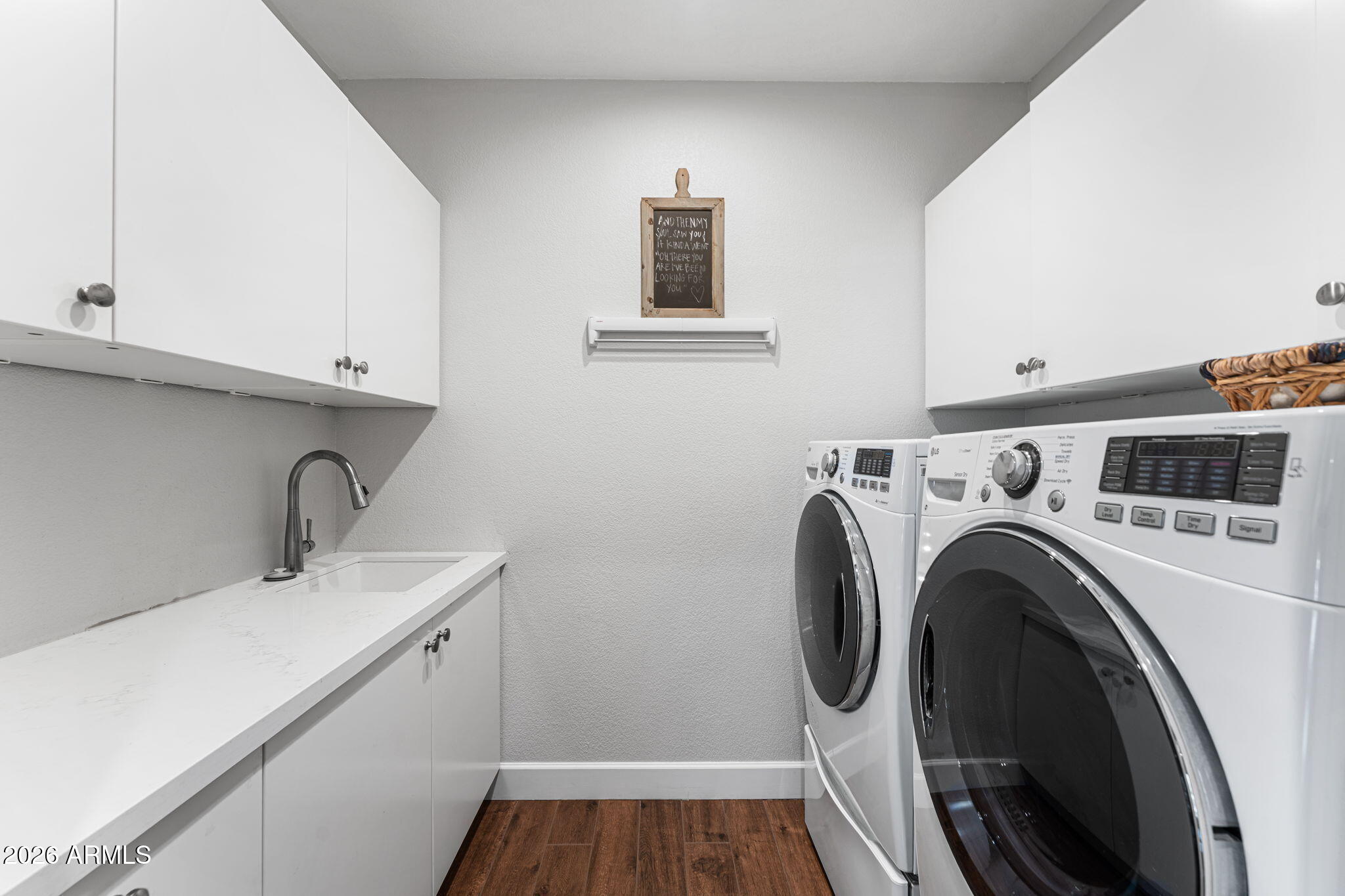 3904 E AHWATUKEE Drive