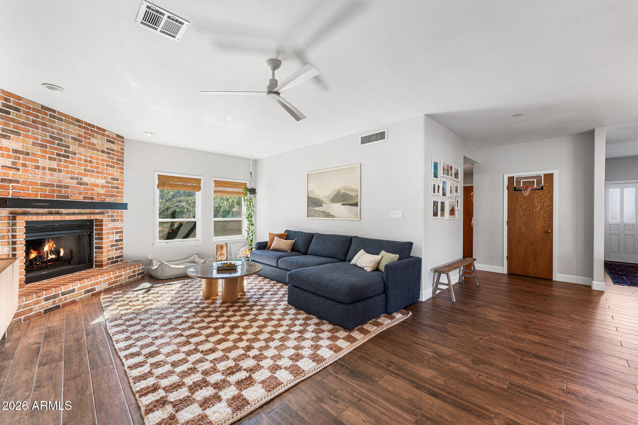 3904 E AHWATUKEE Drive