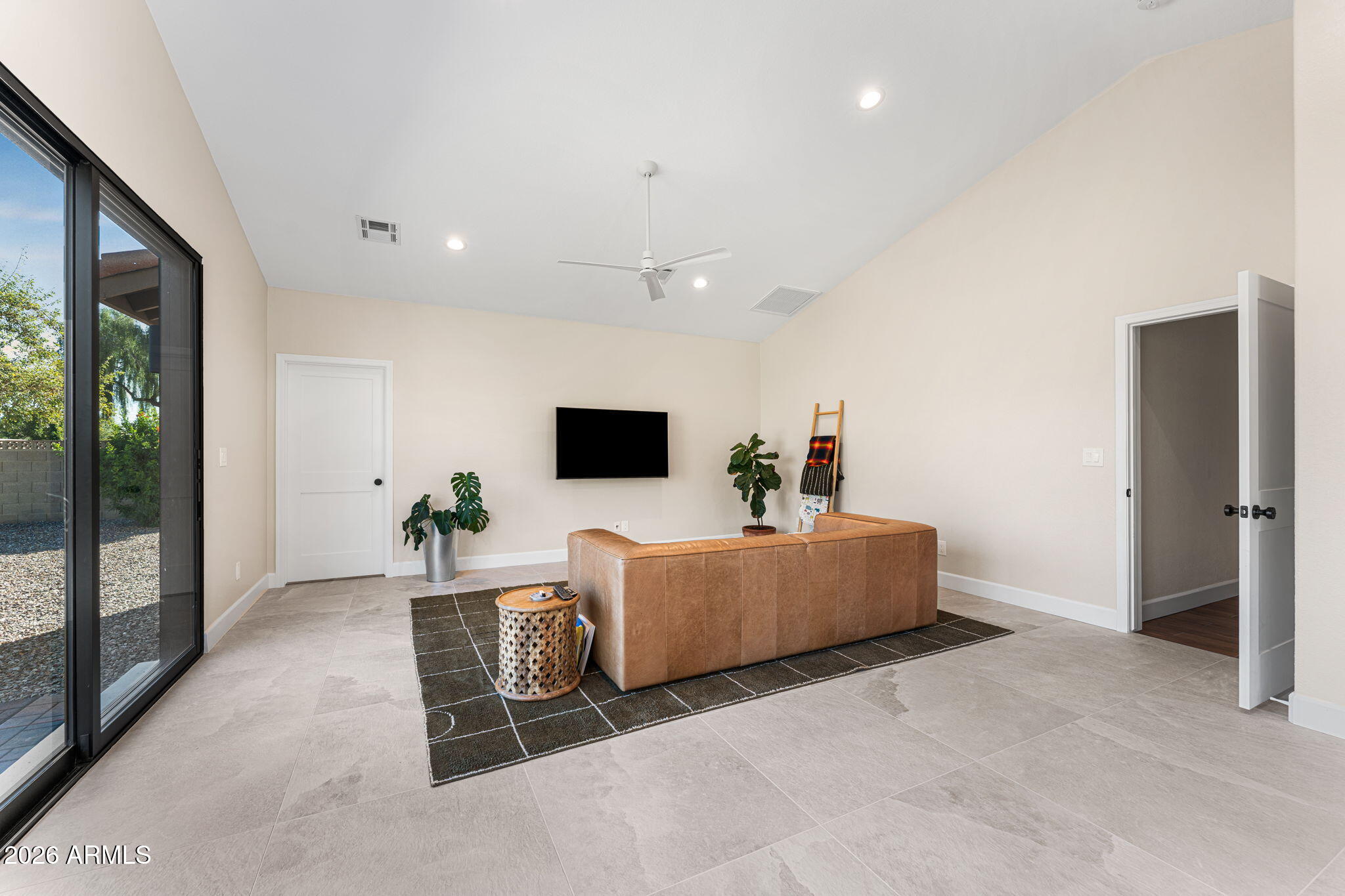 3904 E AHWATUKEE Drive