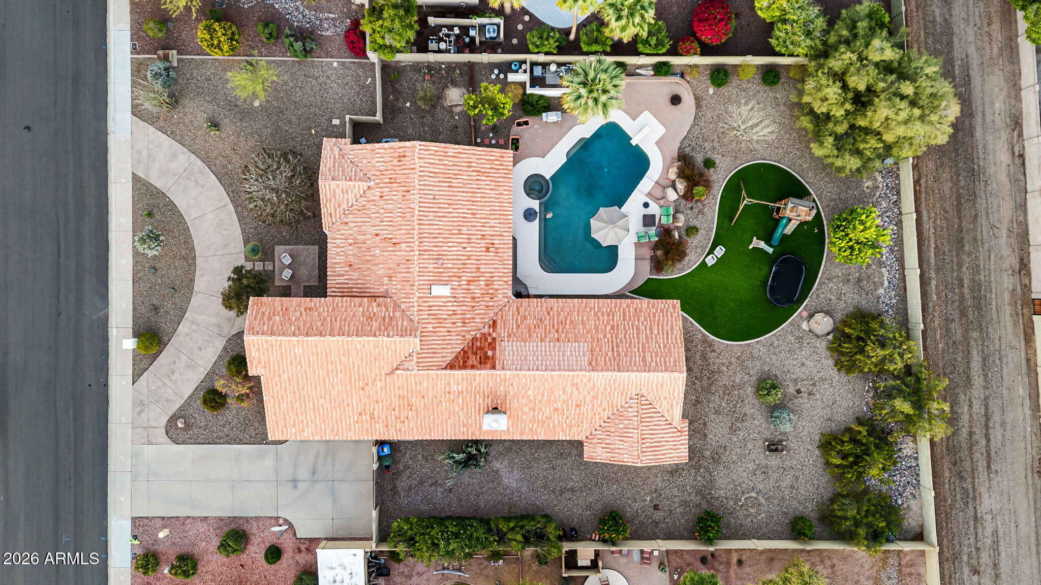 3904 E AHWATUKEE Drive