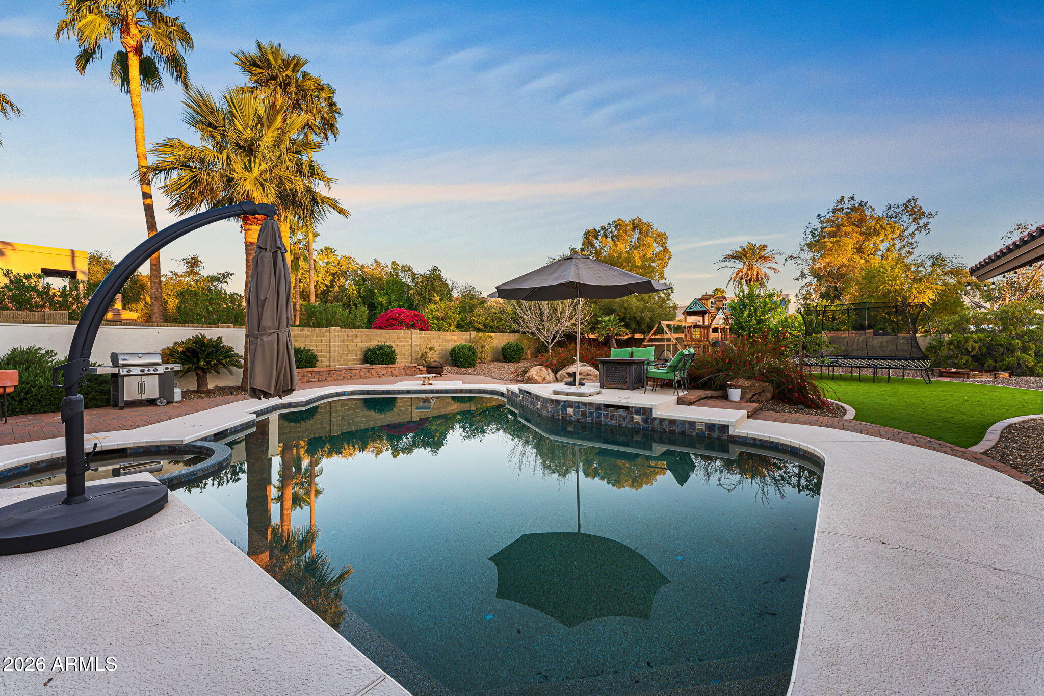 3904 E AHWATUKEE Drive