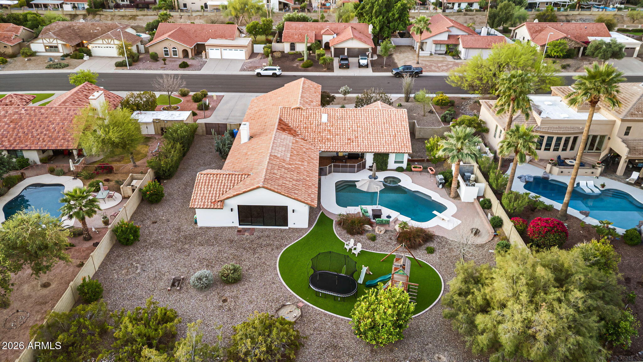 3904 E AHWATUKEE Drive