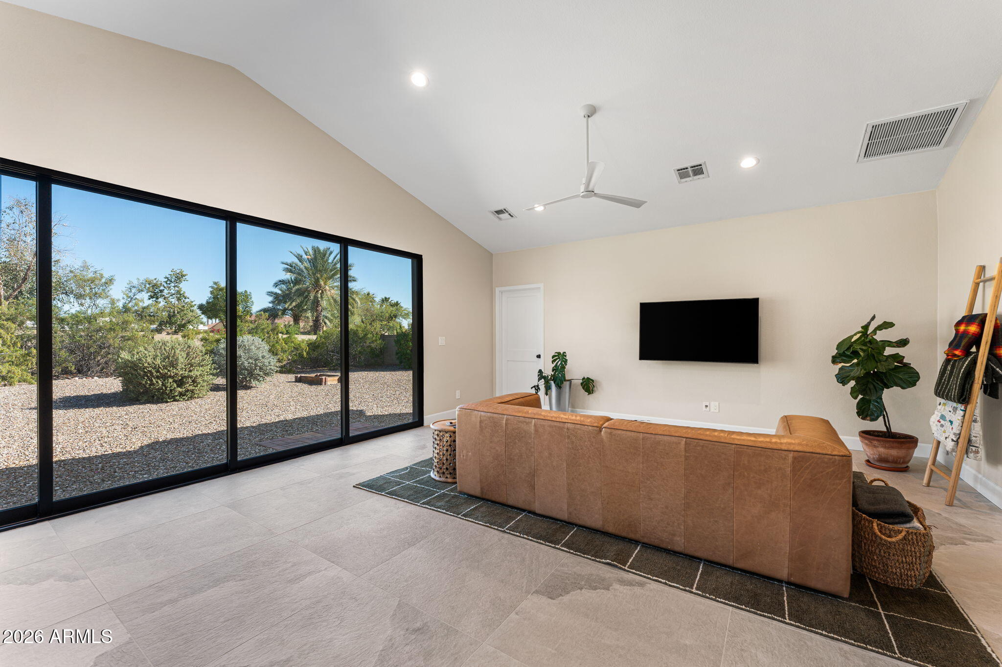 3904 E AHWATUKEE Drive