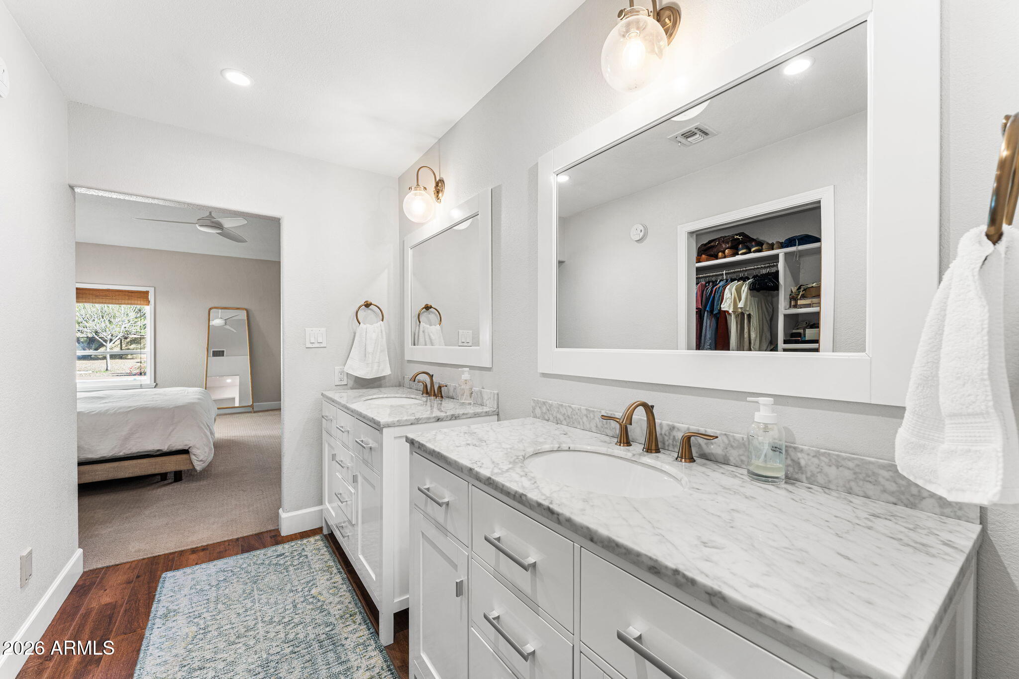 3904 E AHWATUKEE Drive