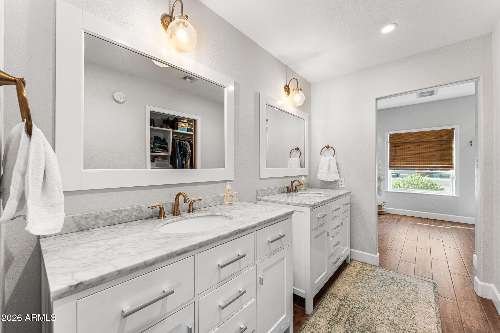 3904 E AHWATUKEE Drive