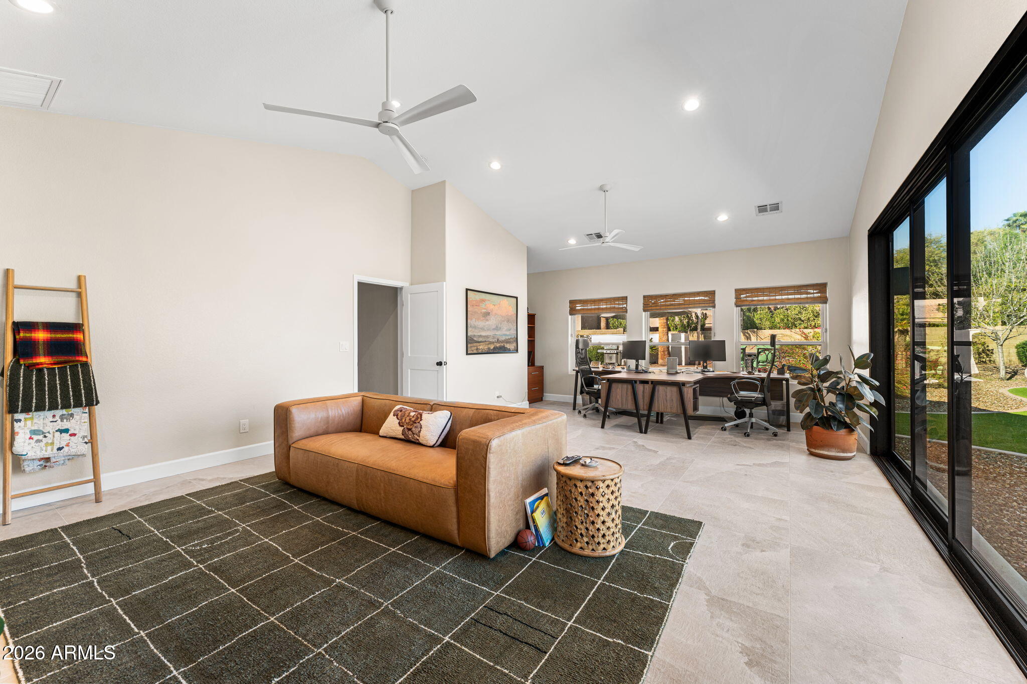 3904 E AHWATUKEE Drive