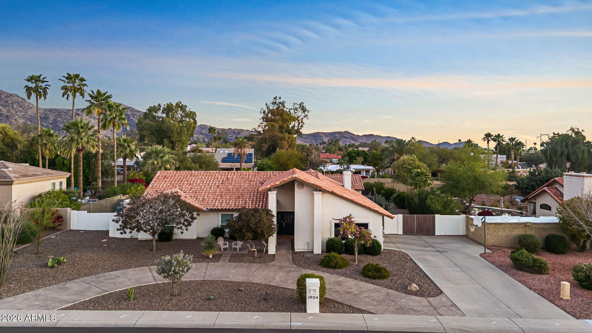 3904 E AHWATUKEE Drive