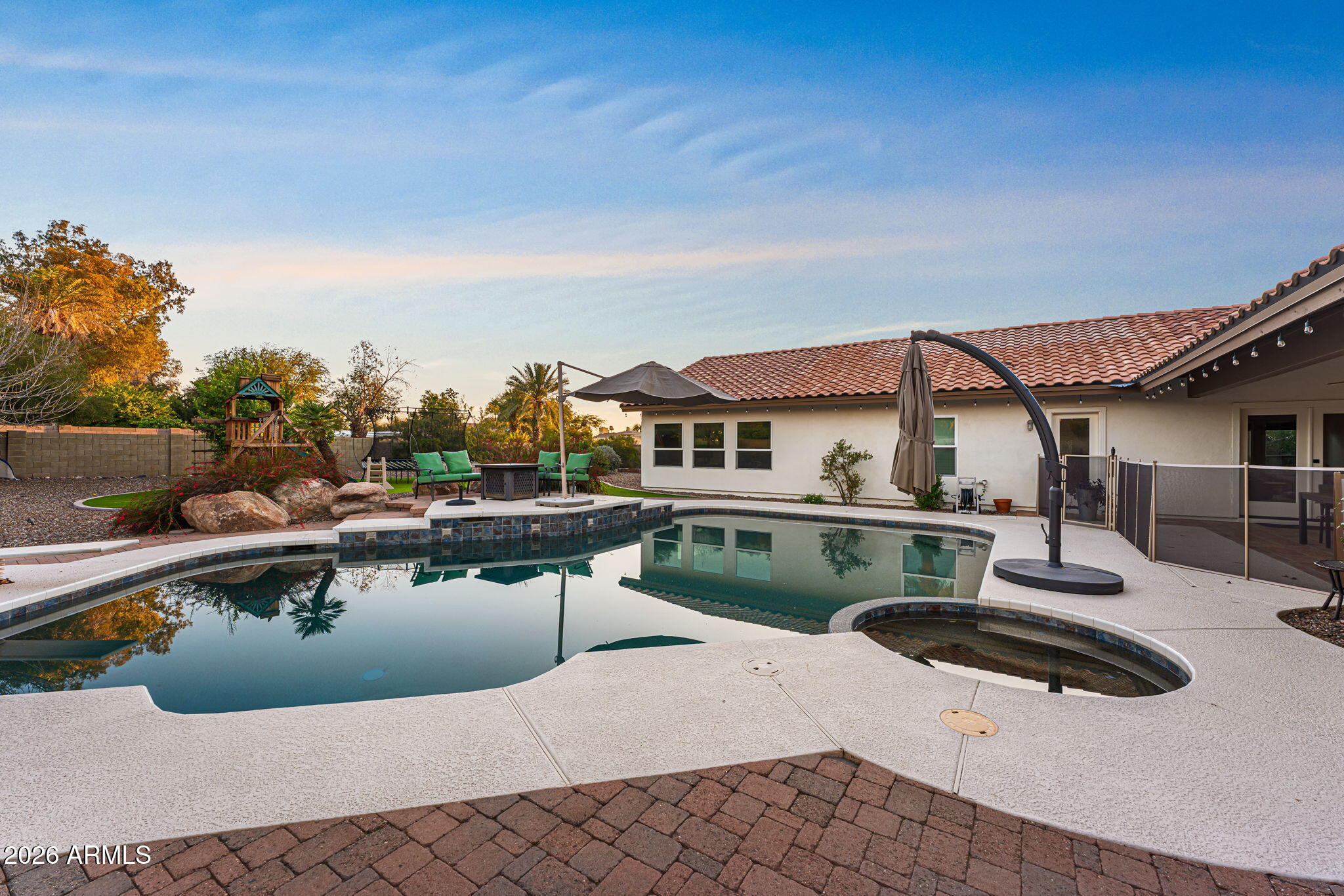 3904 E AHWATUKEE Drive