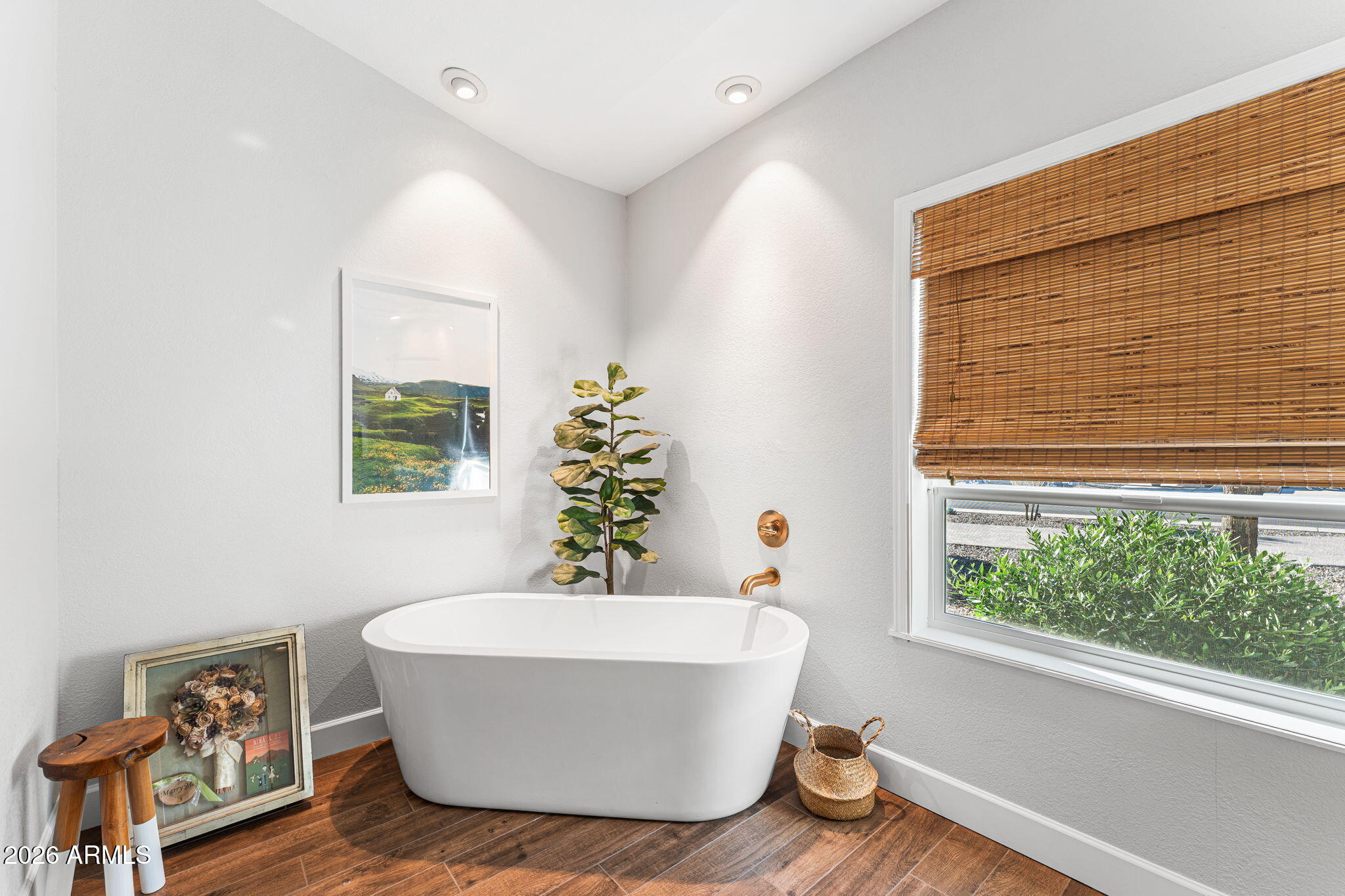 3904 E AHWATUKEE Drive