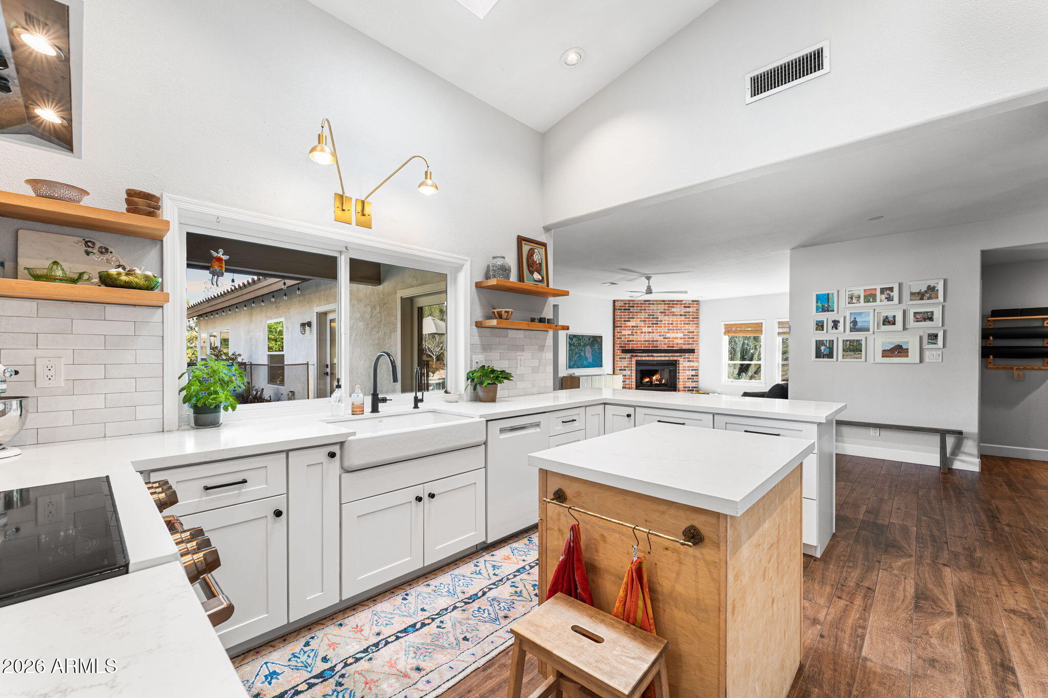 3904 E AHWATUKEE Drive