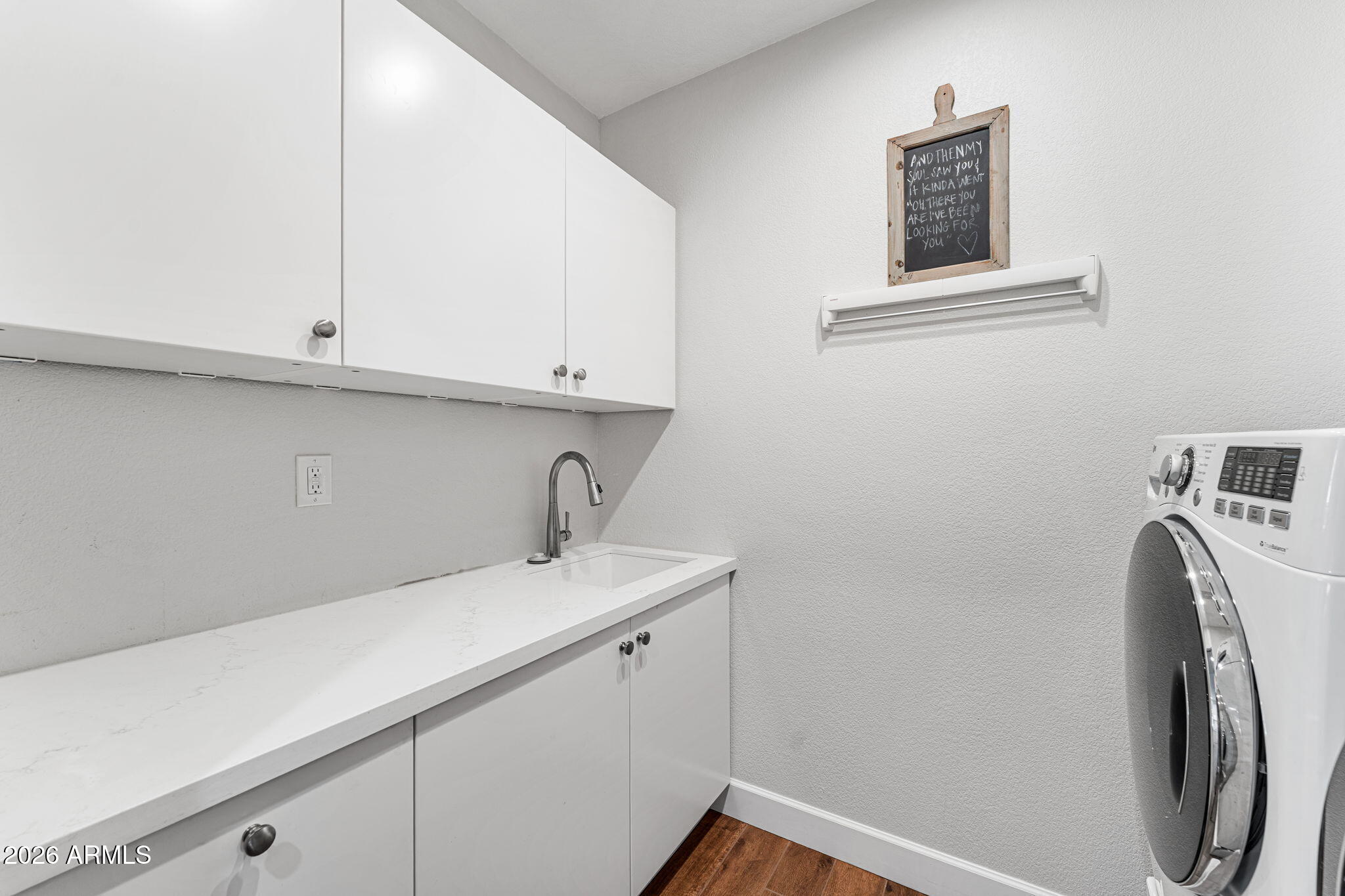 3904 E AHWATUKEE Drive