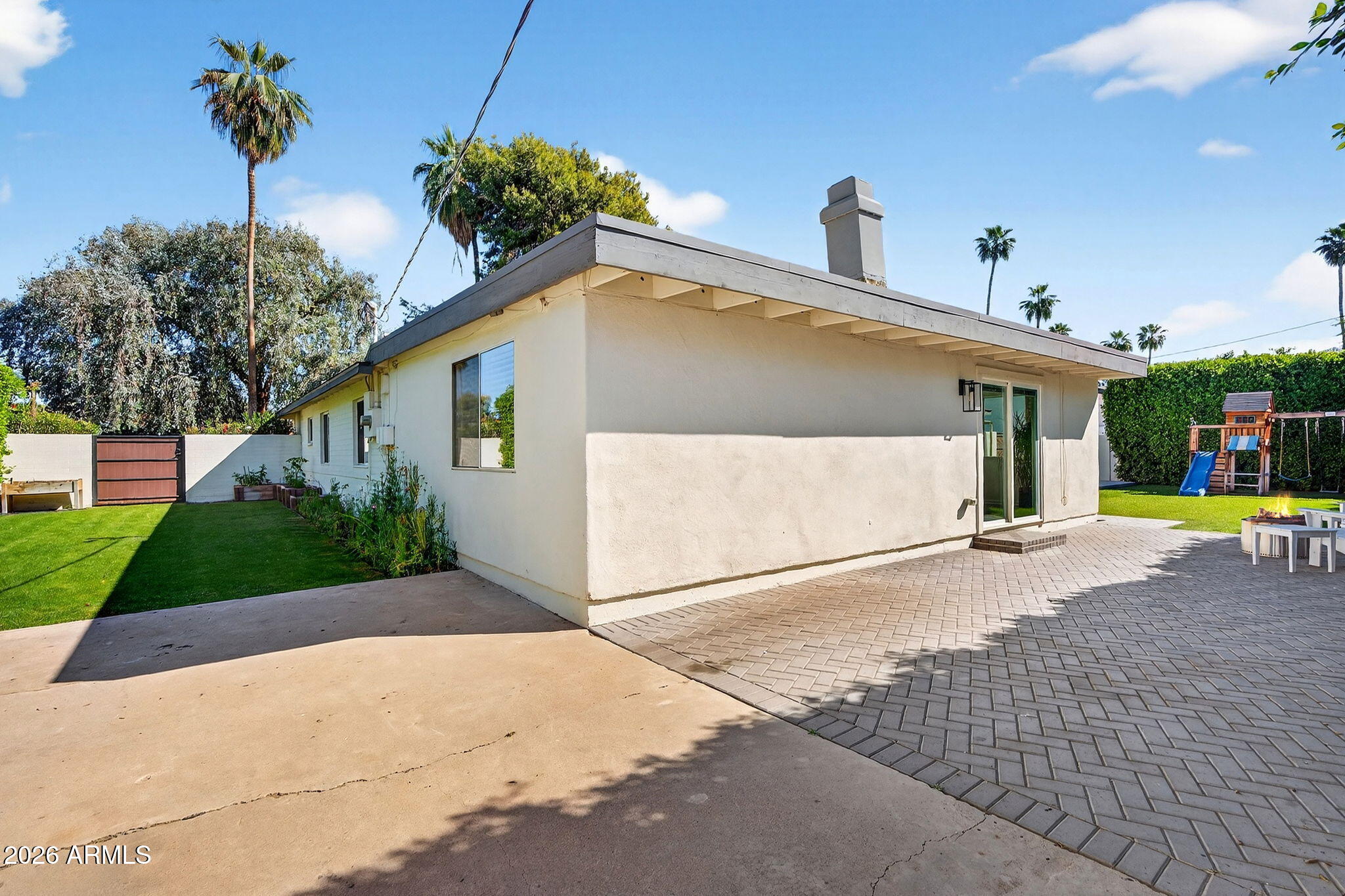 531 W STELLA Lane