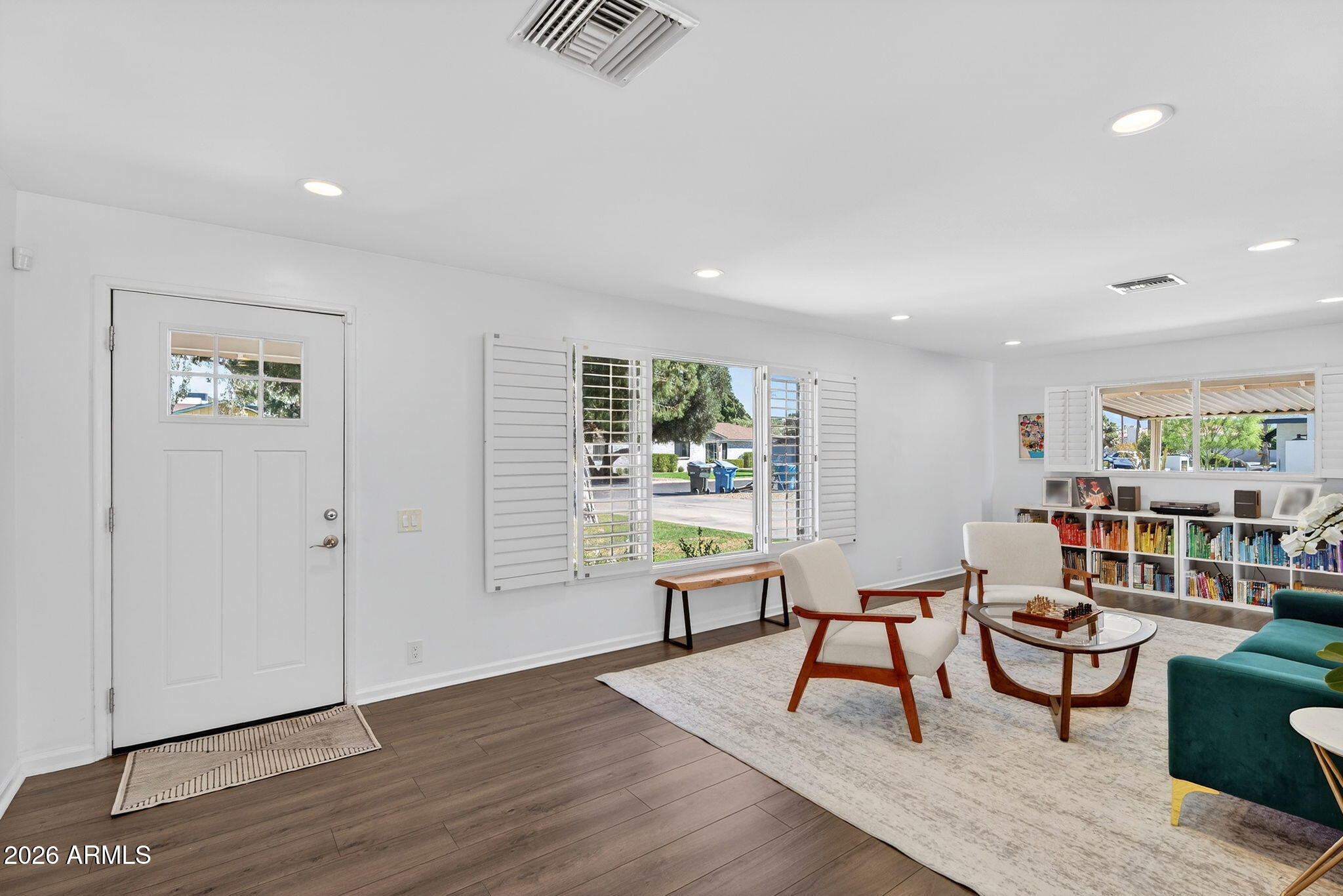 531 W STELLA Lane