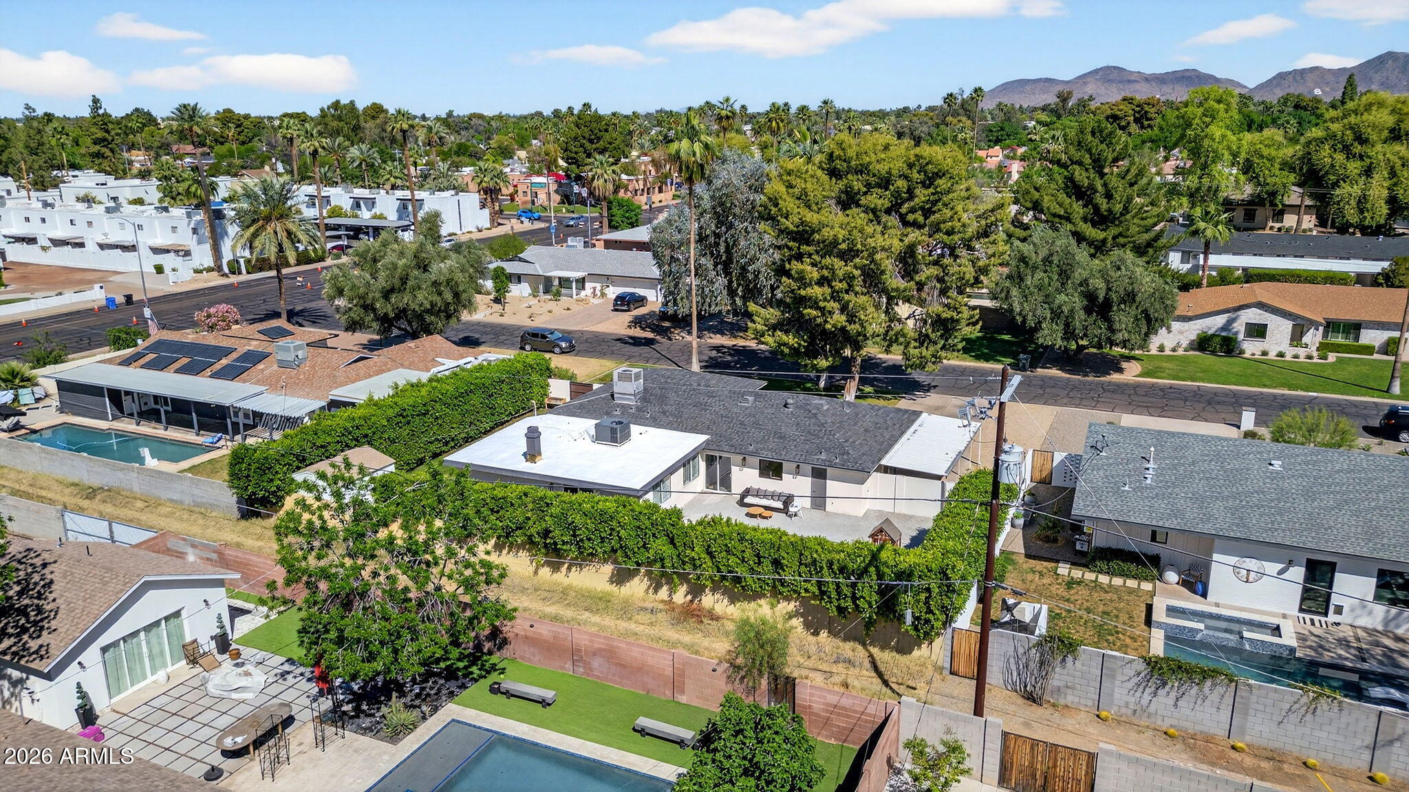 531 W STELLA Lane