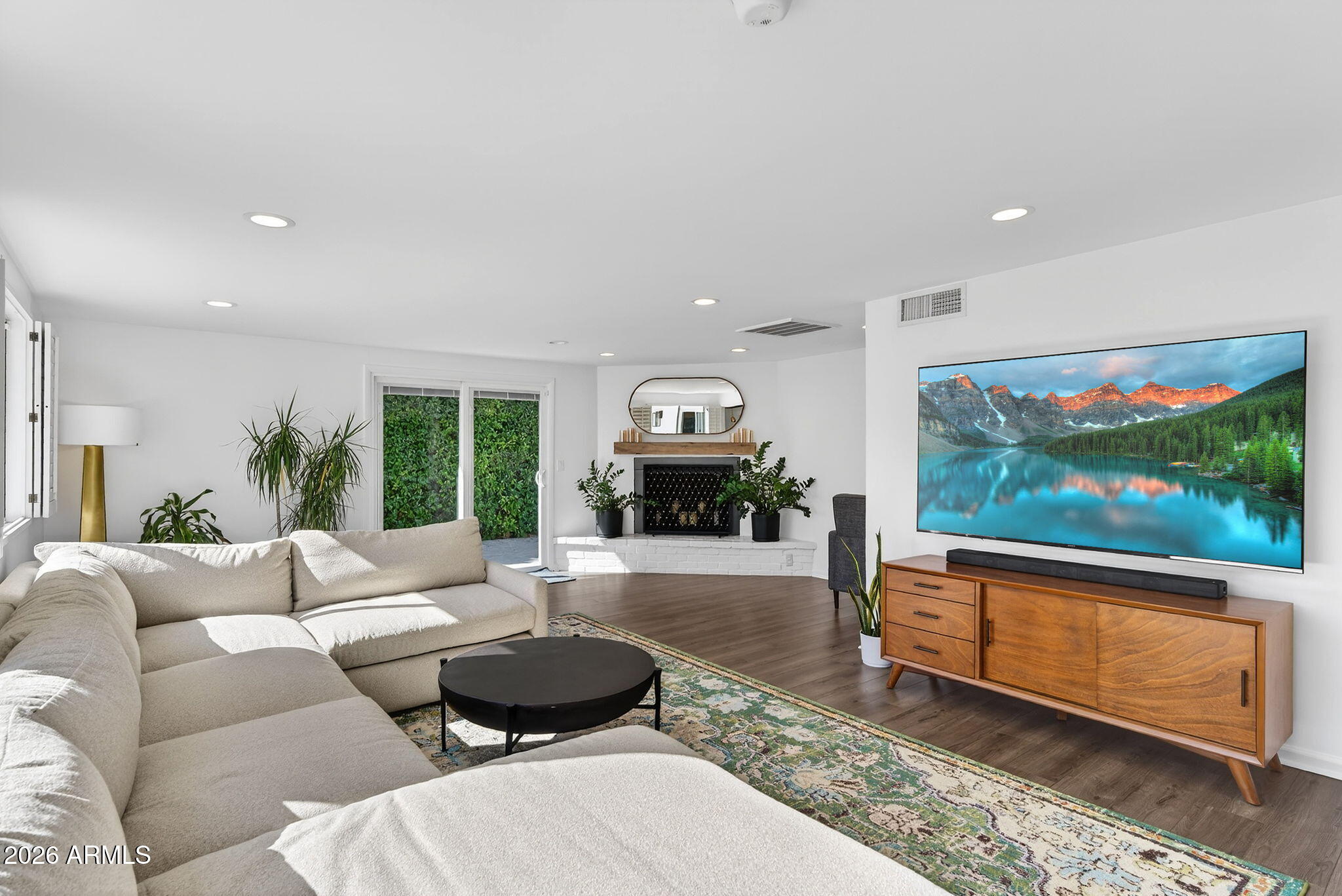 531 W STELLA Lane