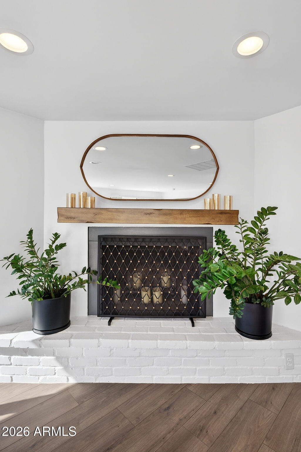 531 W STELLA Lane