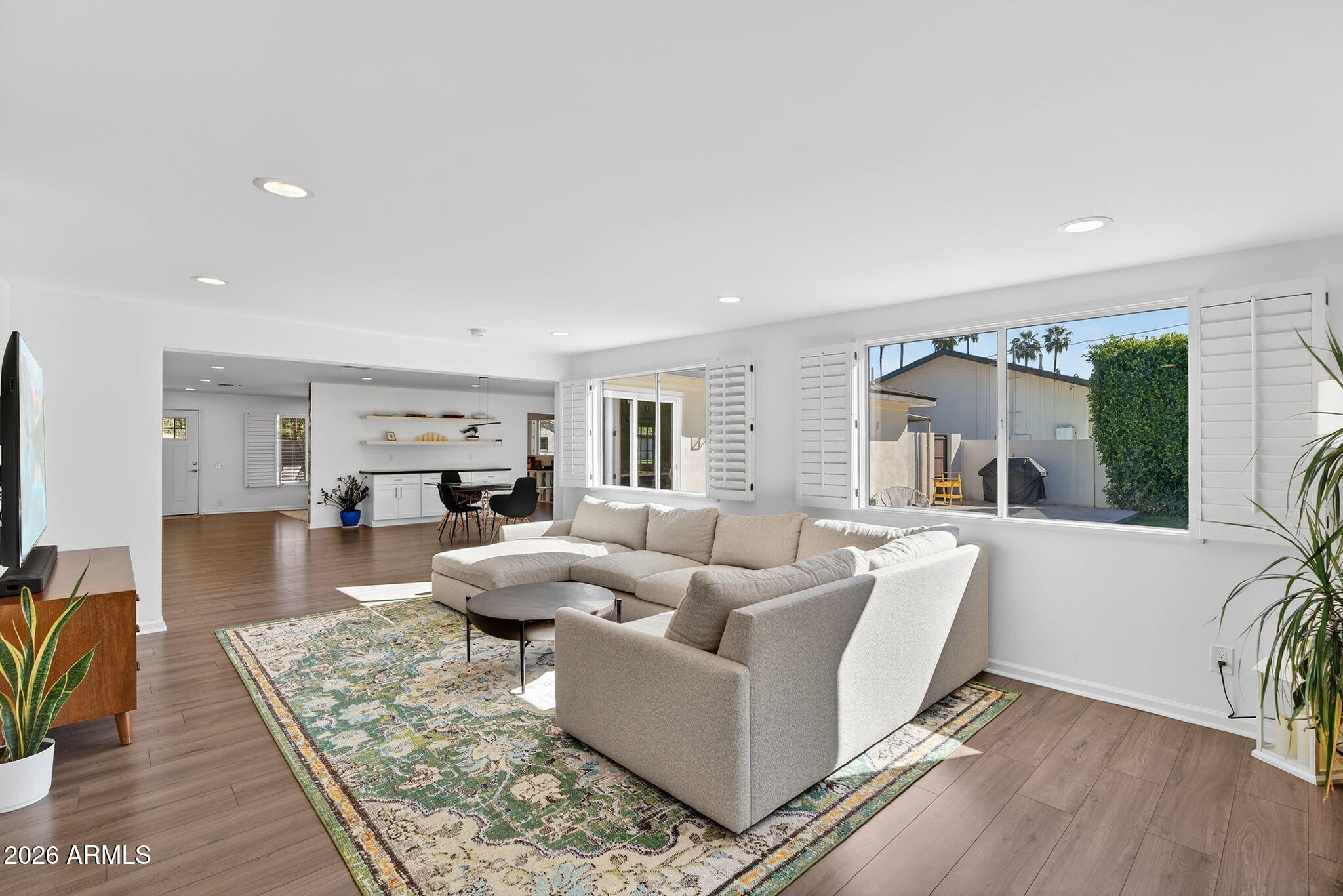 531 W STELLA Lane
