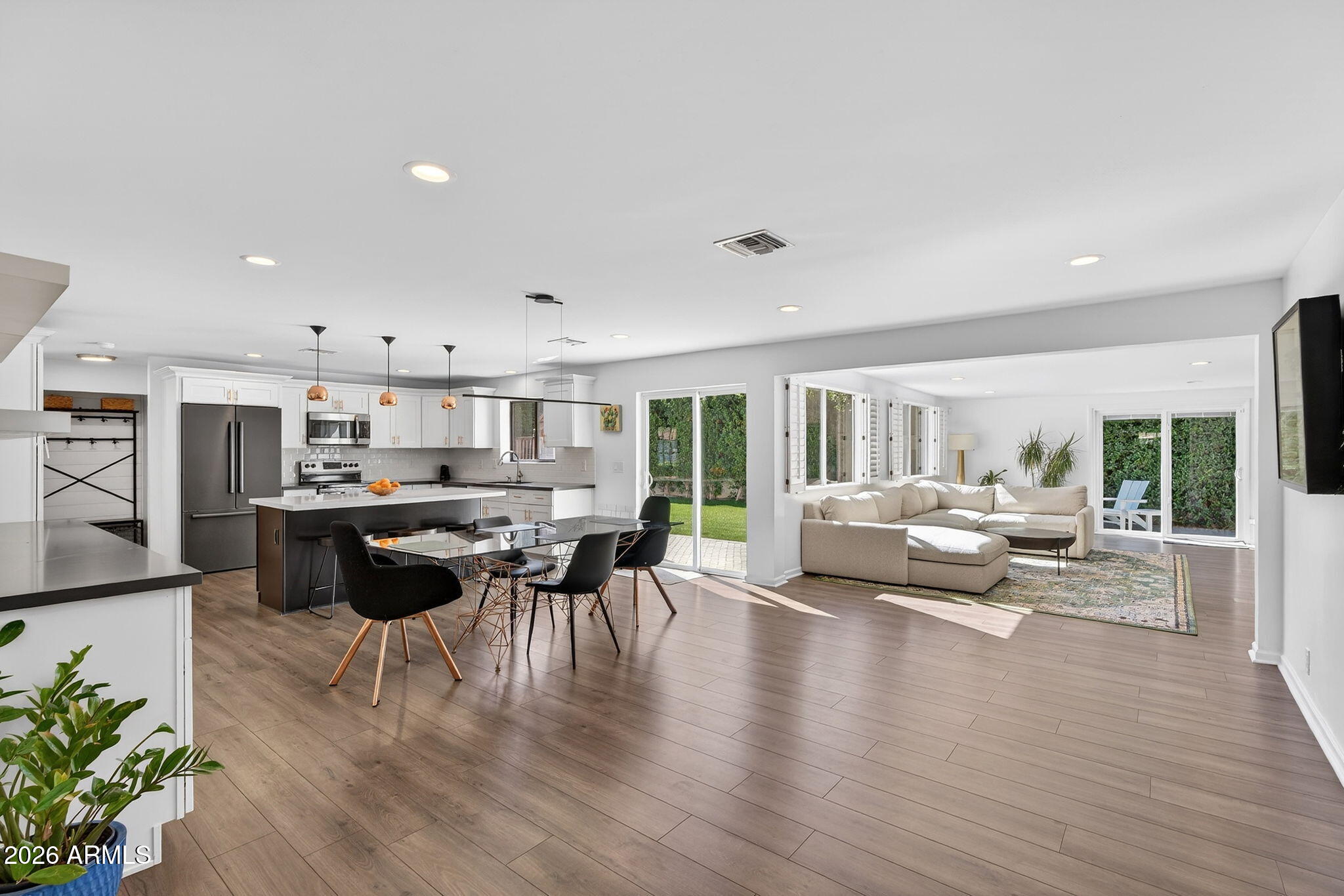 531 W STELLA Lane