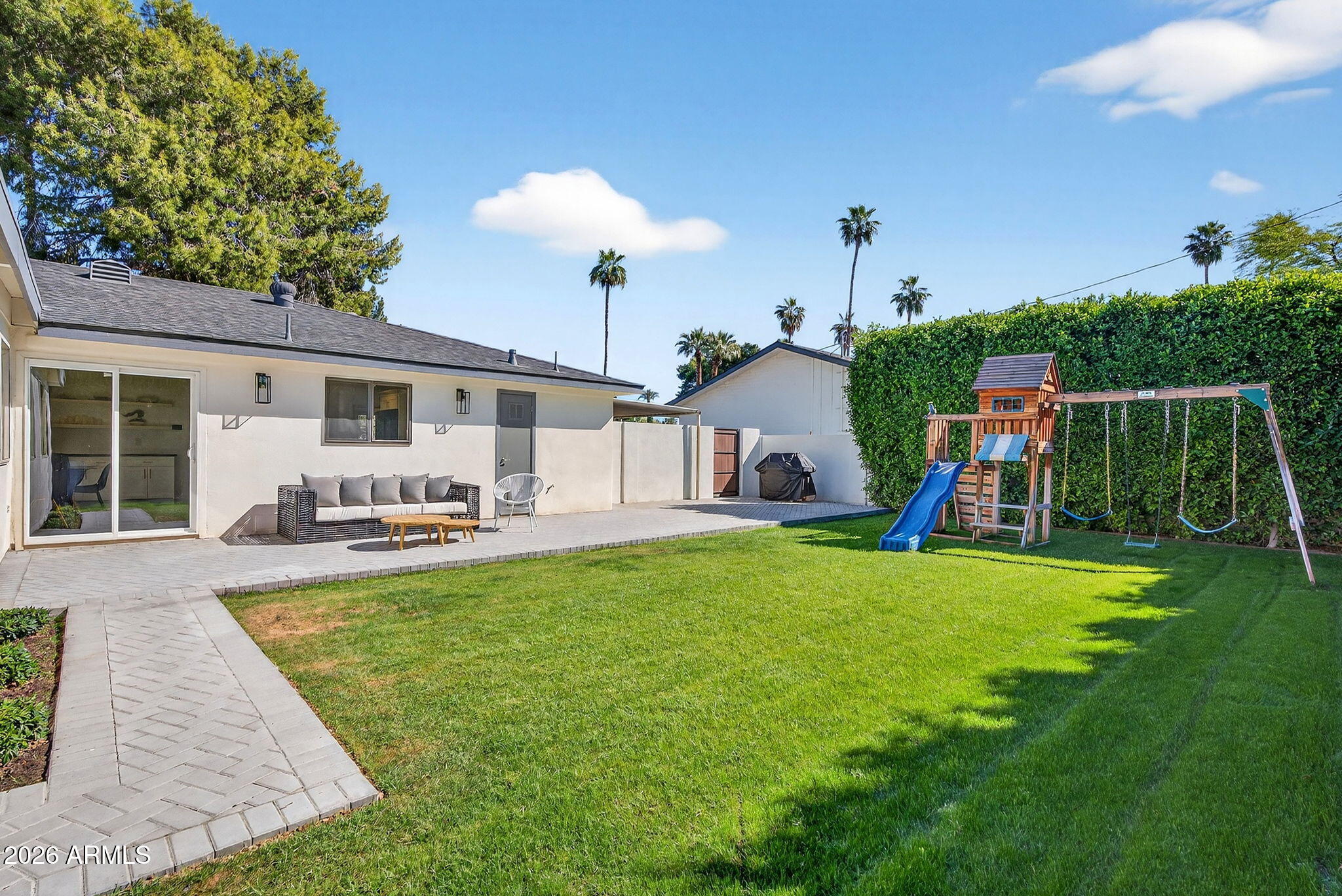531 W STELLA Lane