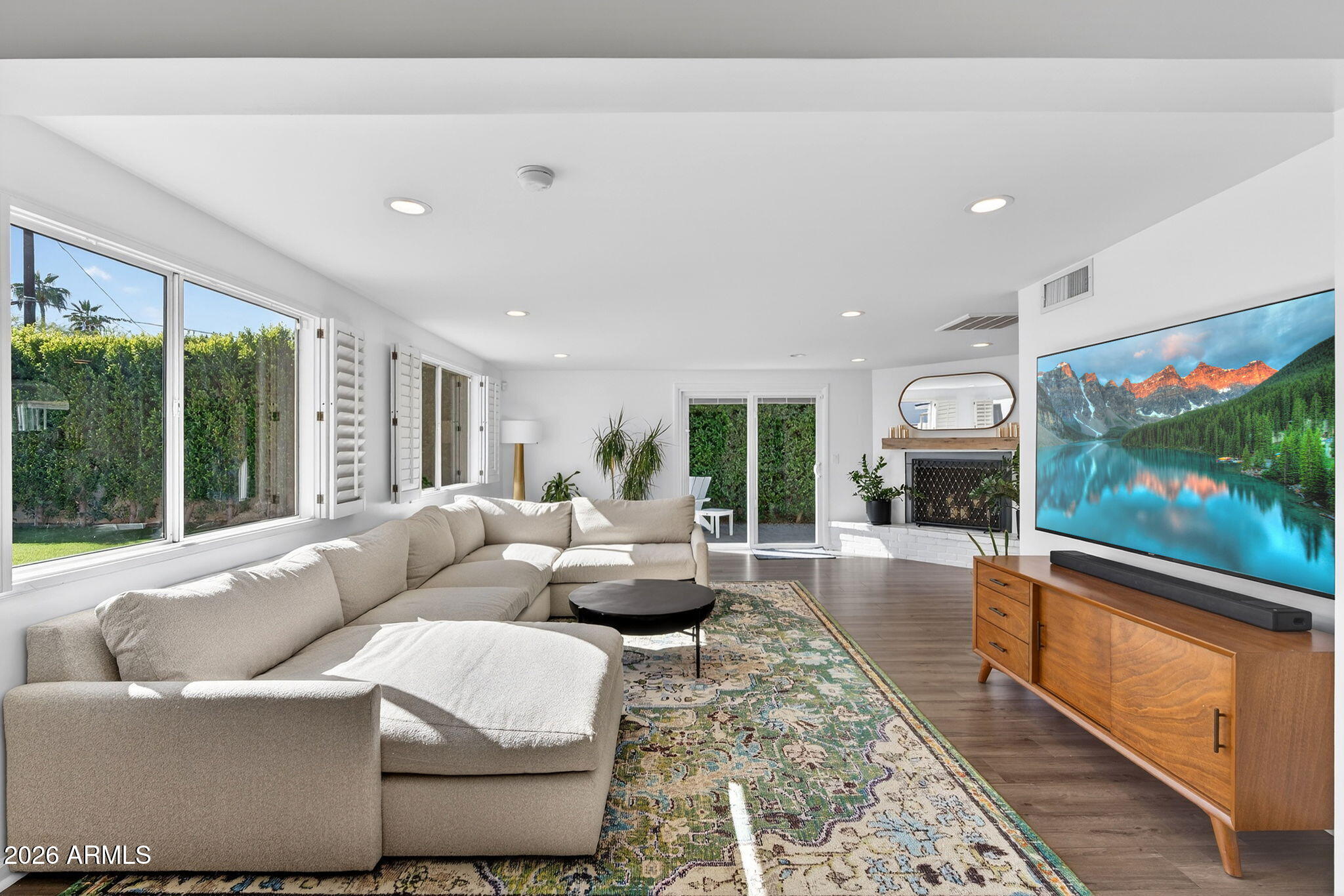 531 W STELLA Lane