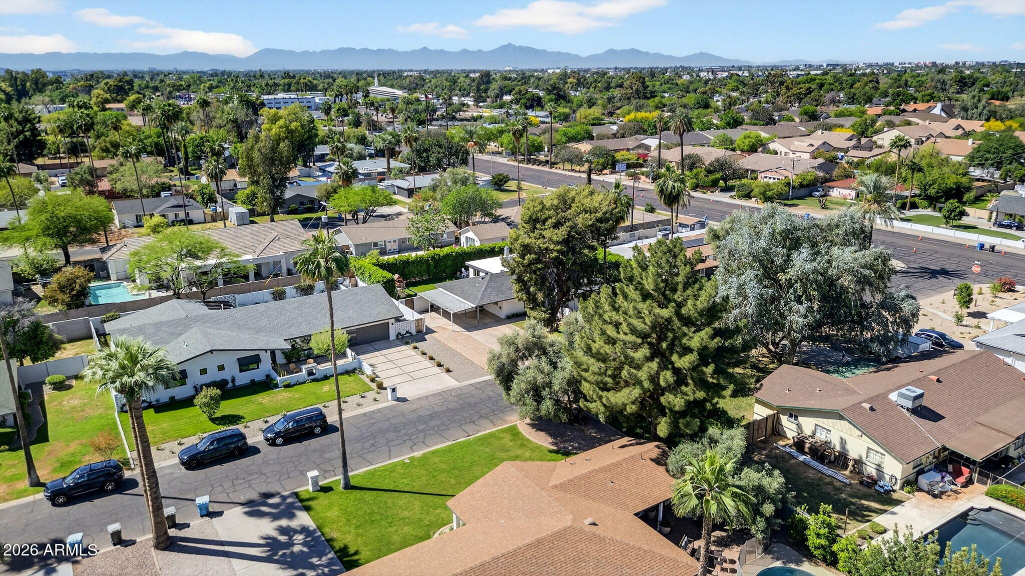 531 W STELLA Lane