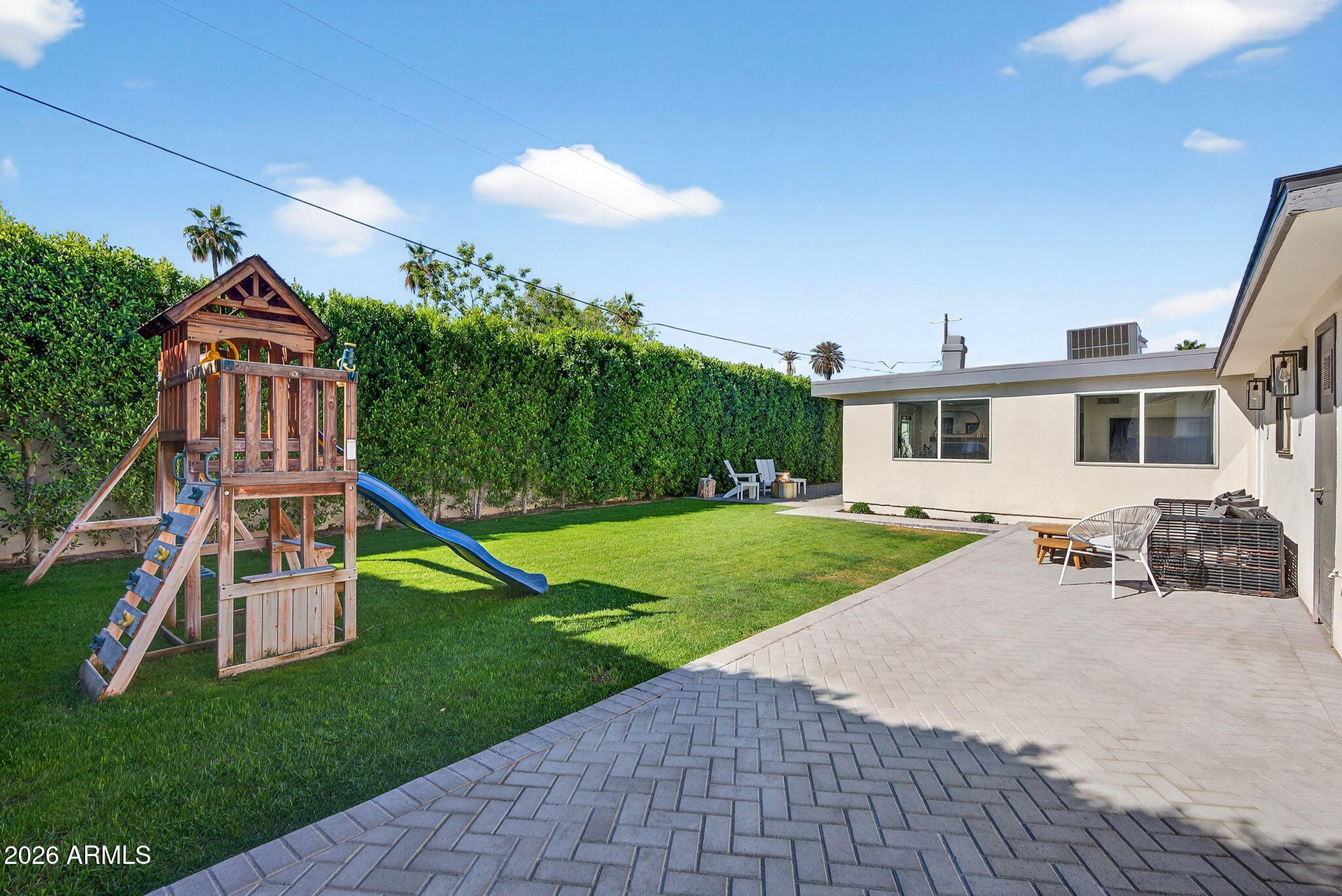531 W STELLA Lane