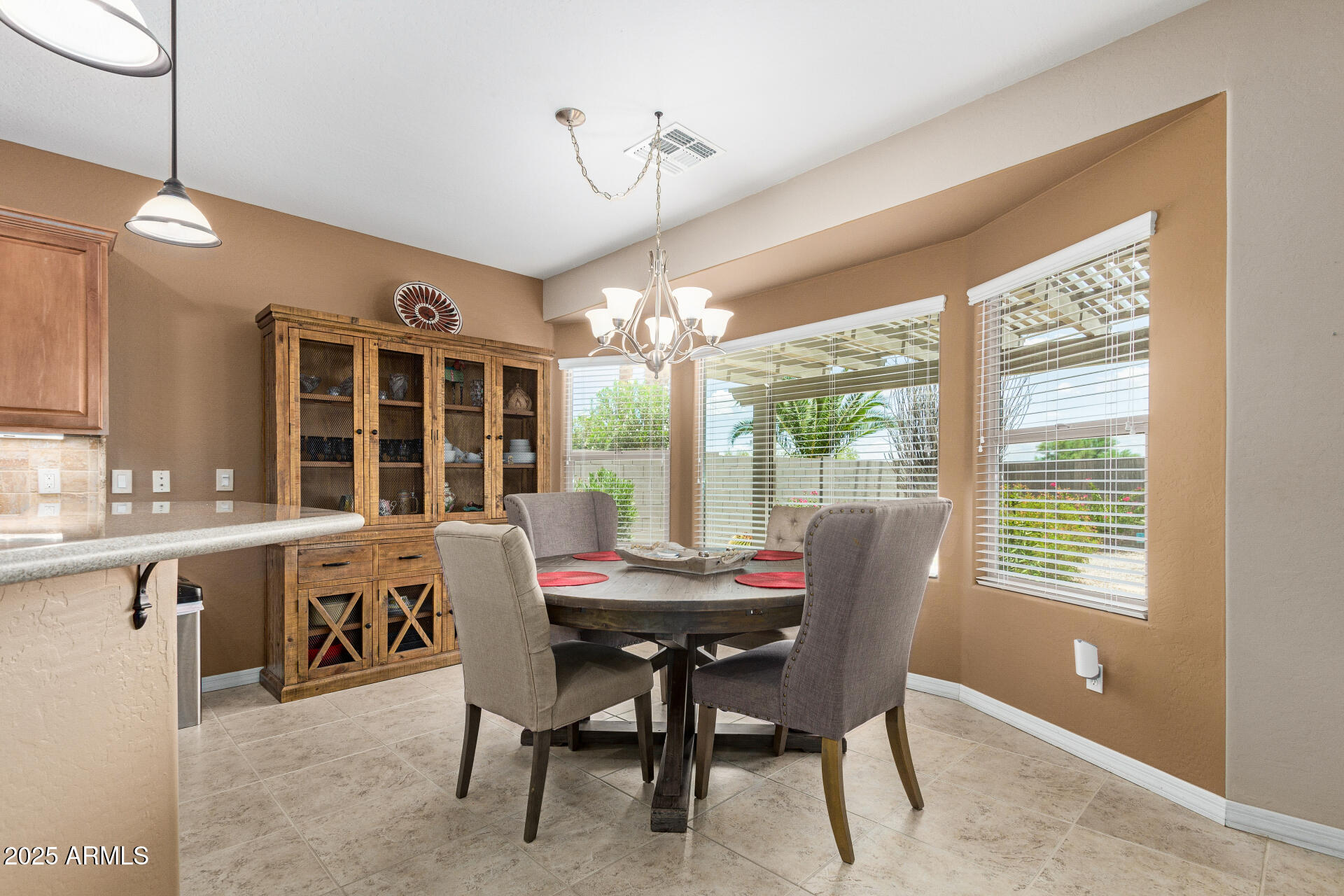 583 W BISMARK Street