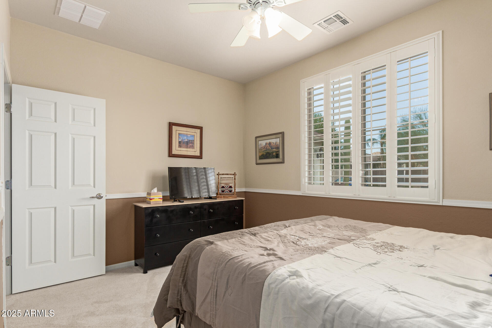 583 W BISMARK Street