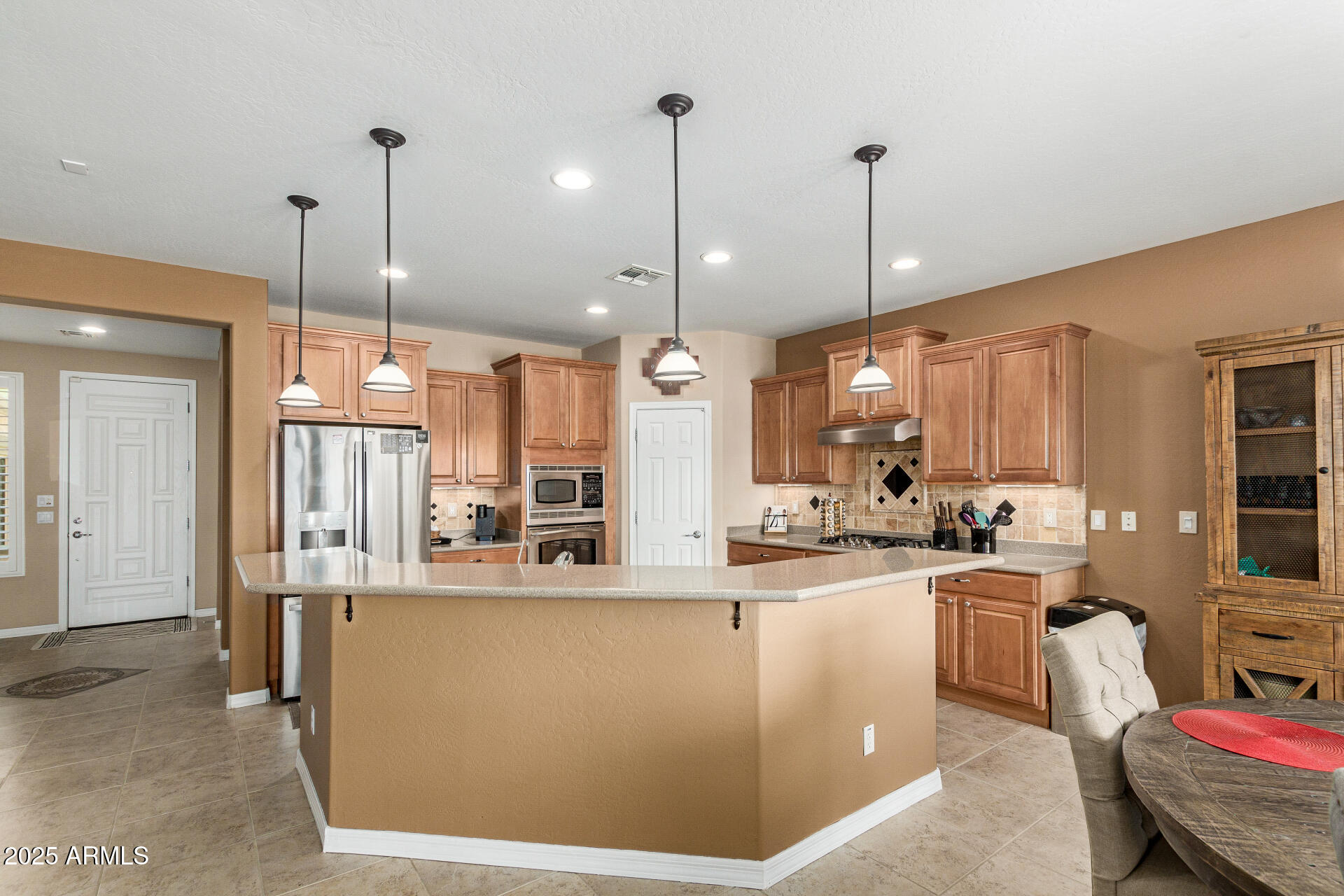 583 W BISMARK Street