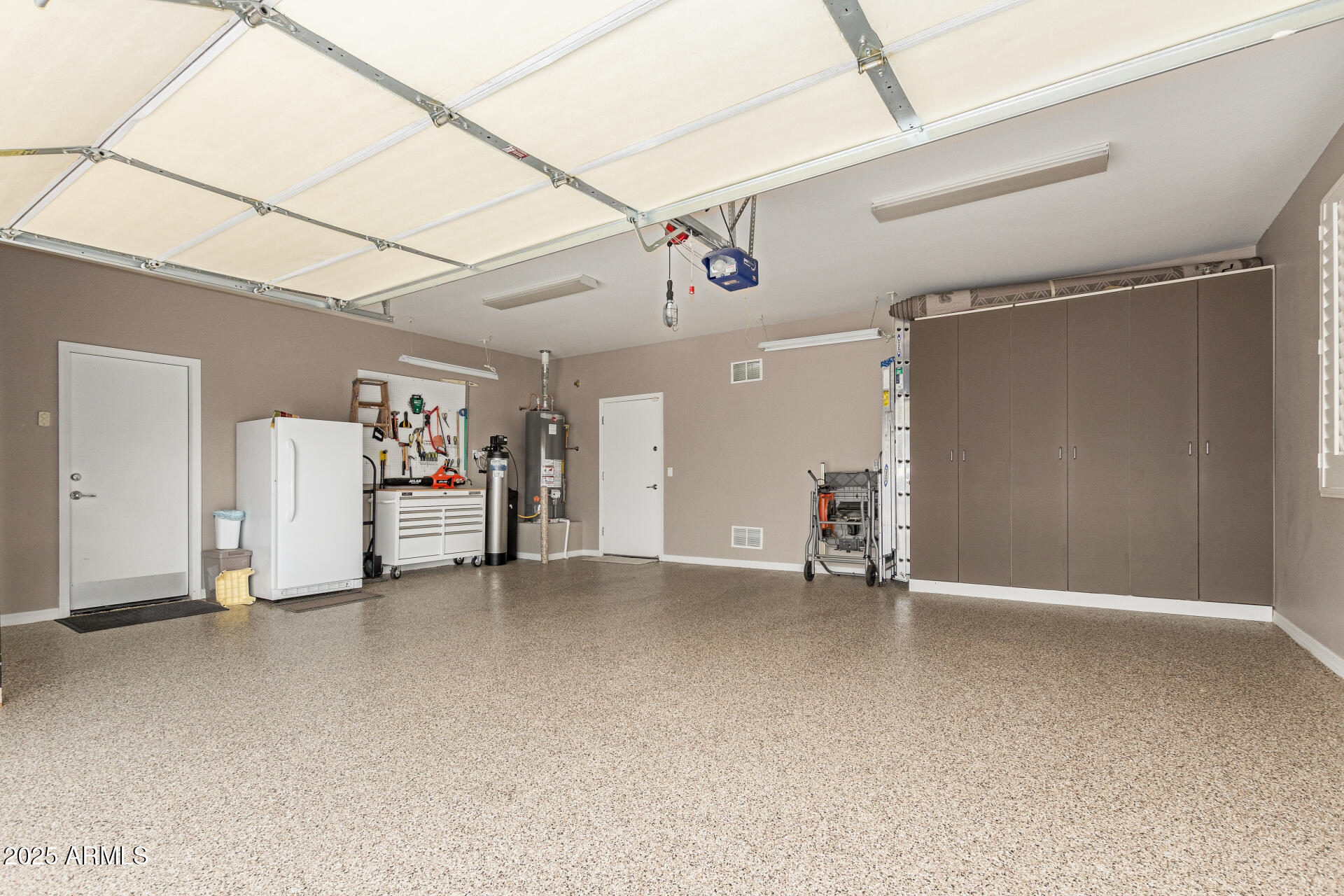 583 W BISMARK Street