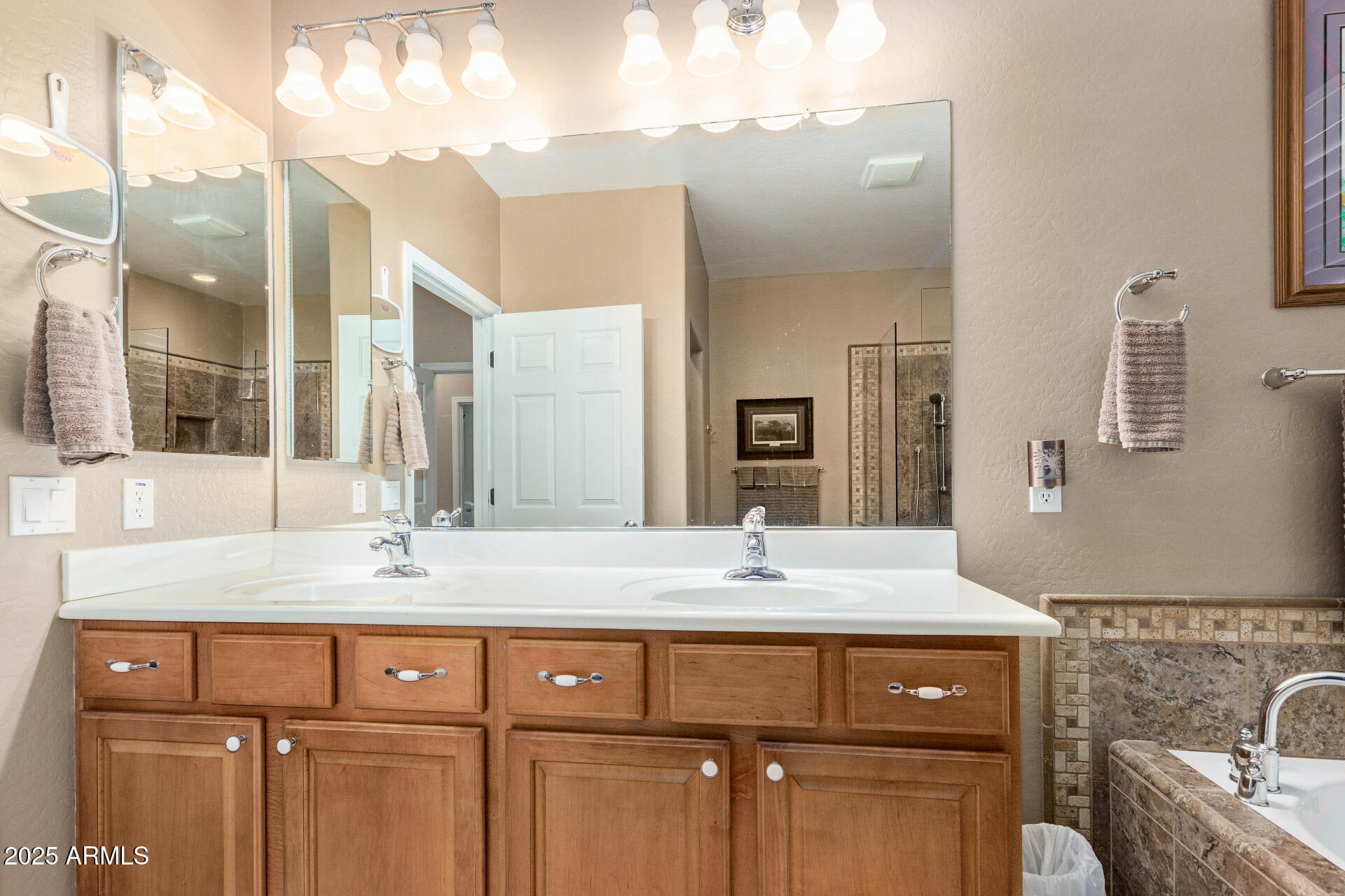 583 W BISMARK Street