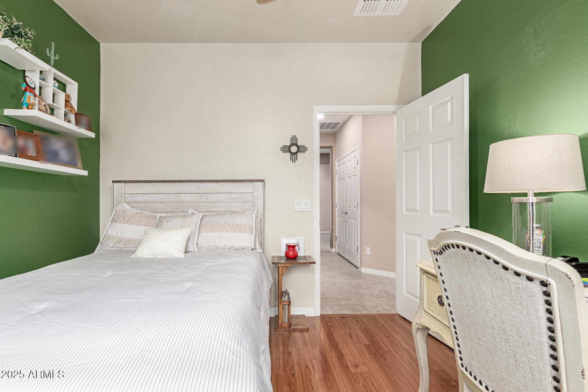 583 W BISMARK Street