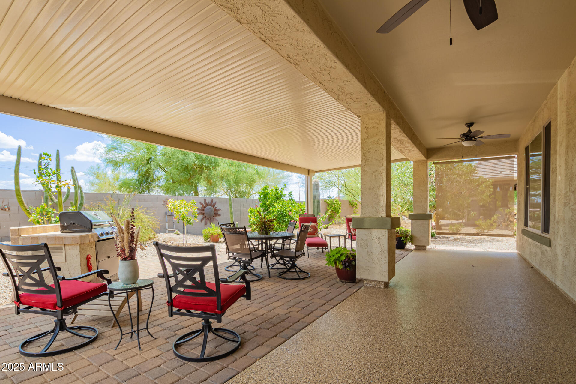 583 W BISMARK Street