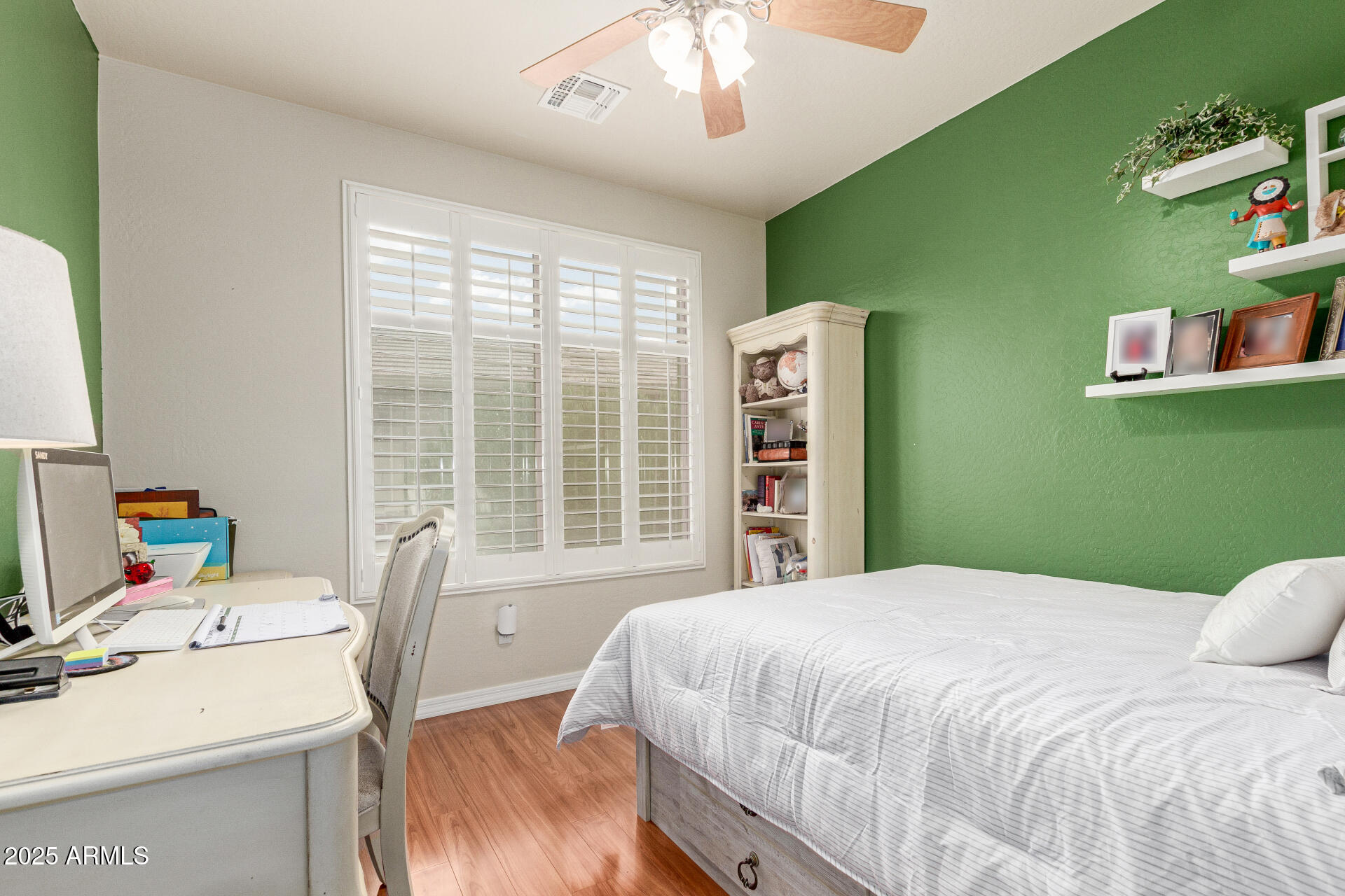 583 W BISMARK Street