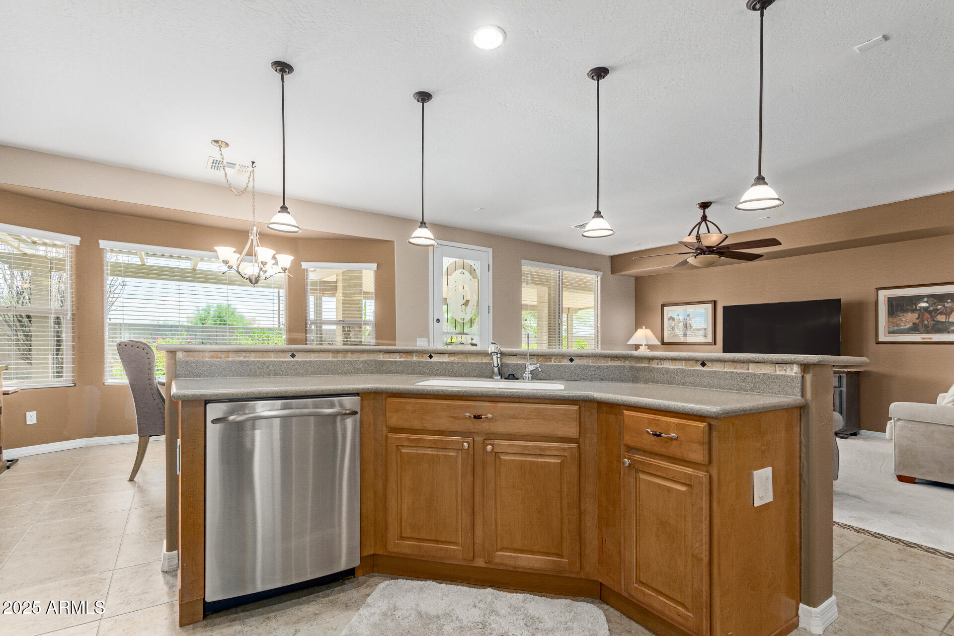 583 W BISMARK Street