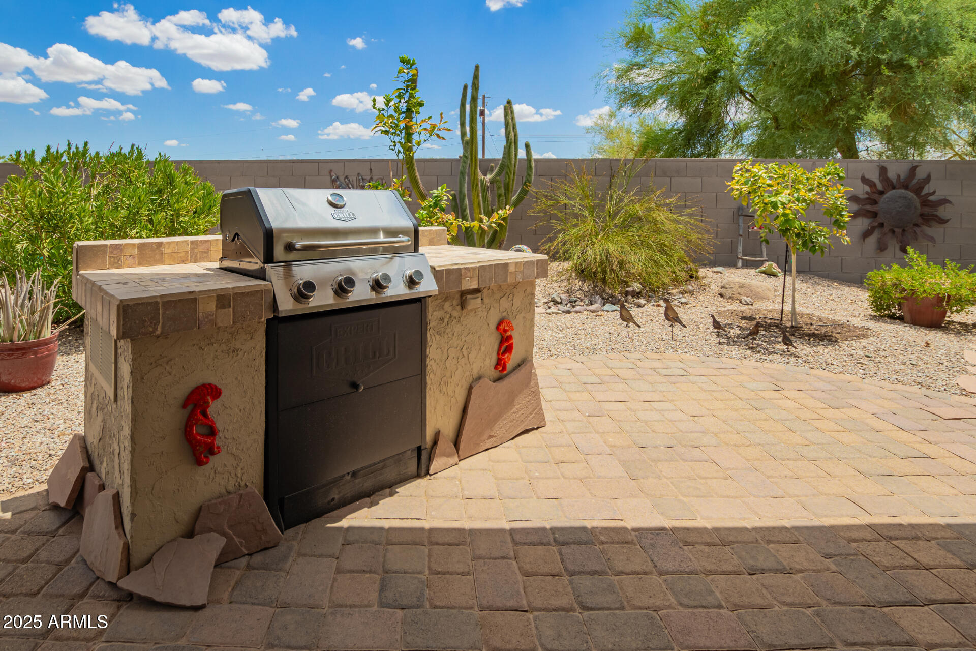 583 W BISMARK Street