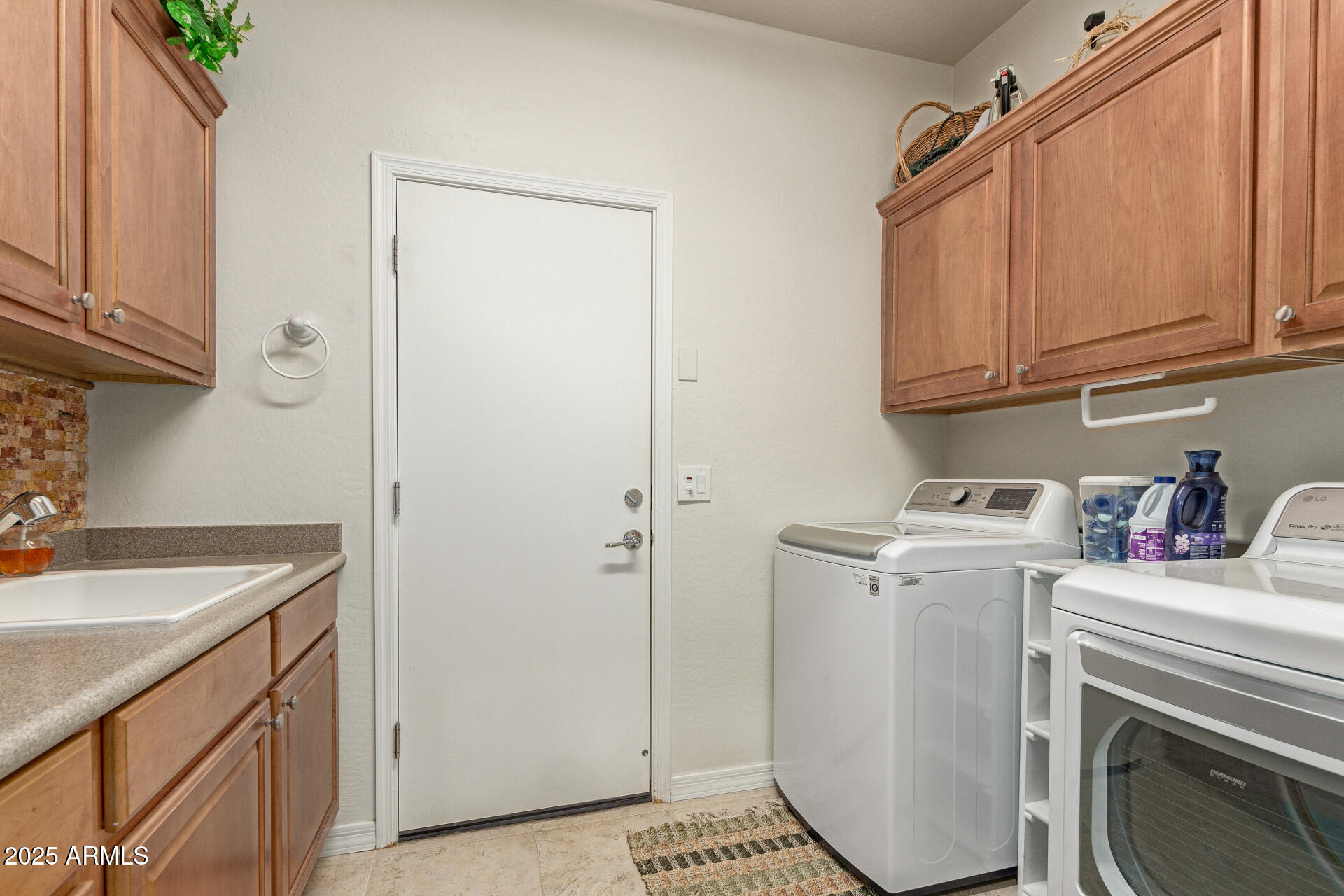 583 W BISMARK Street