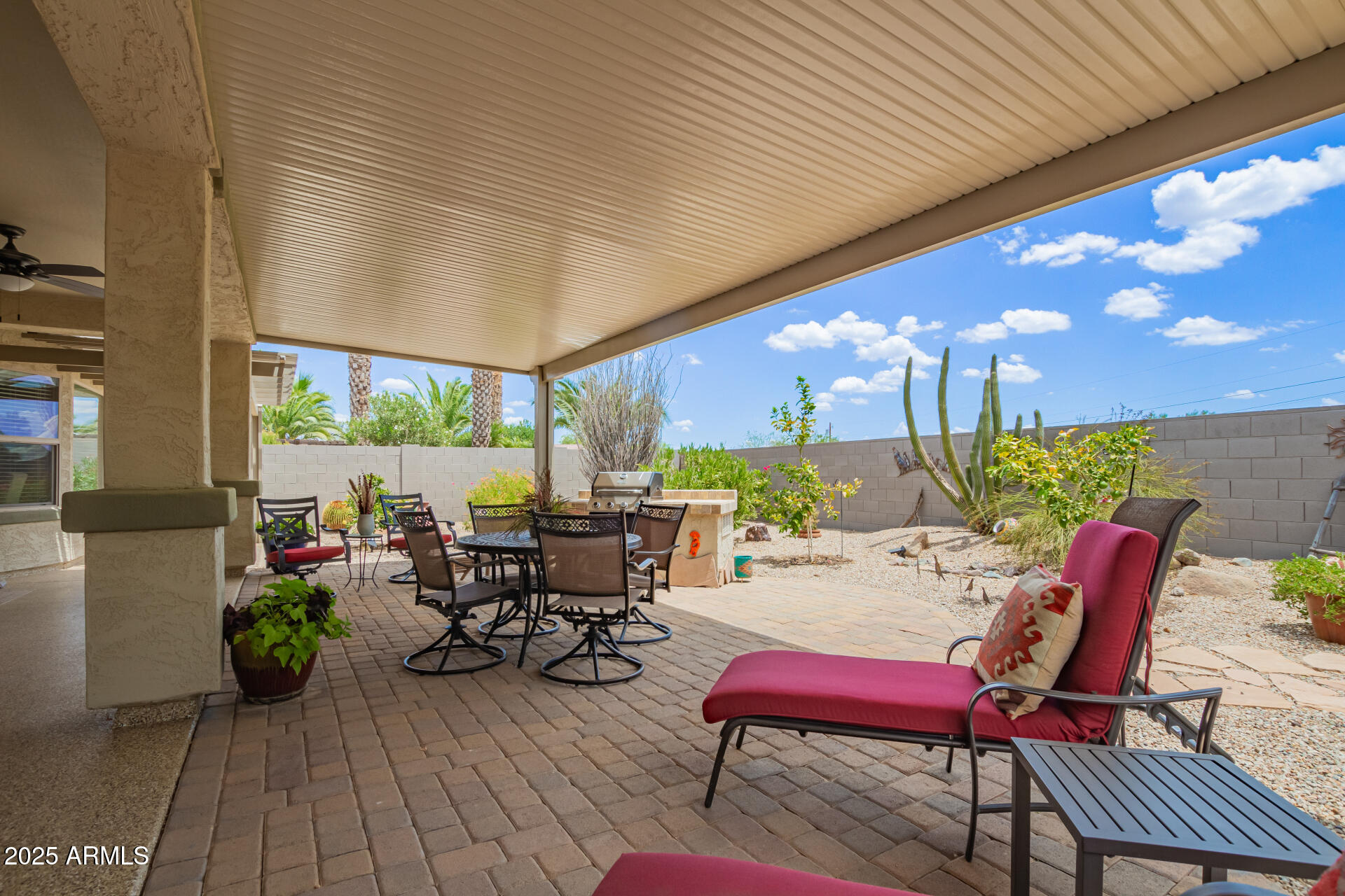 583 W BISMARK Street