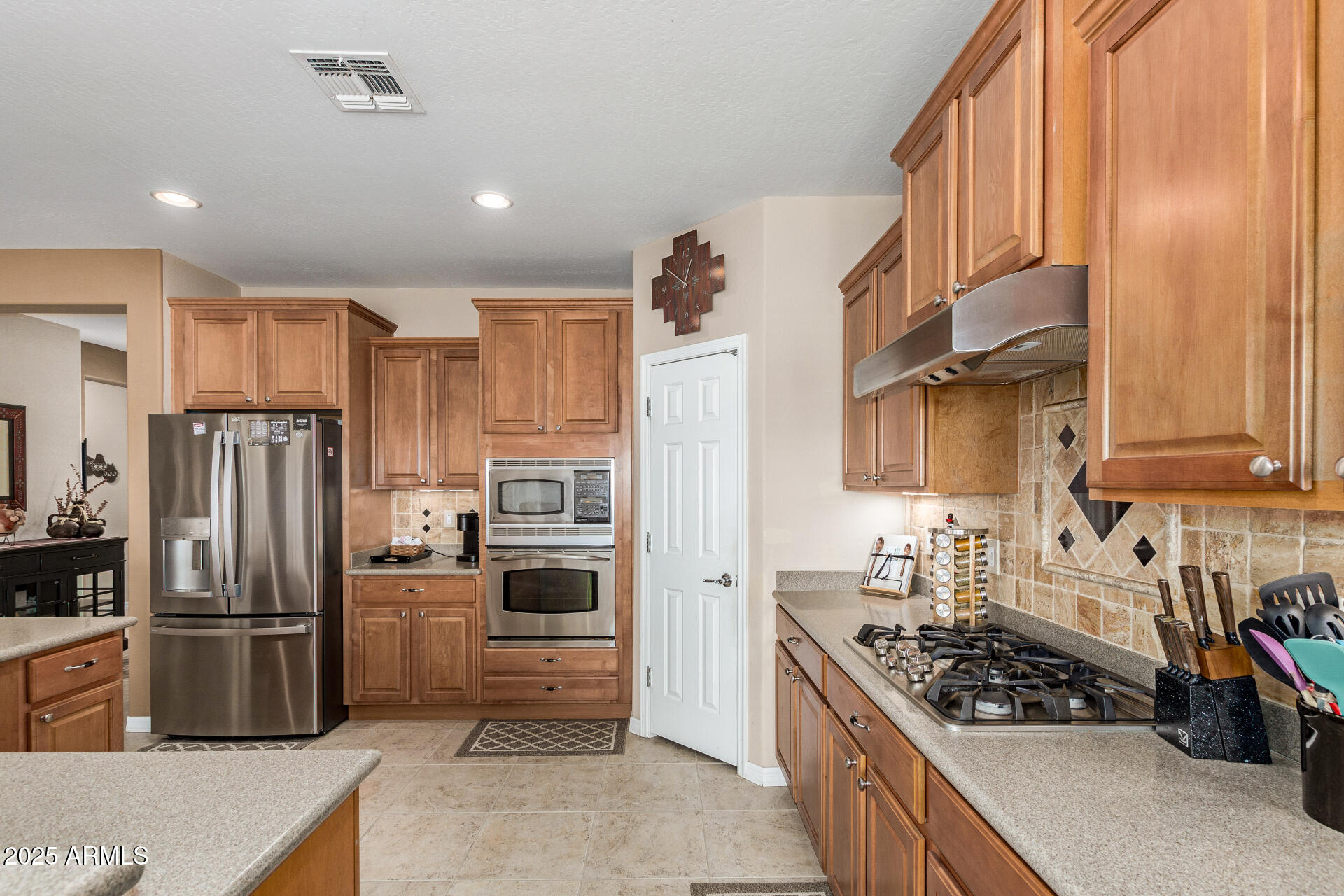 583 W BISMARK Street