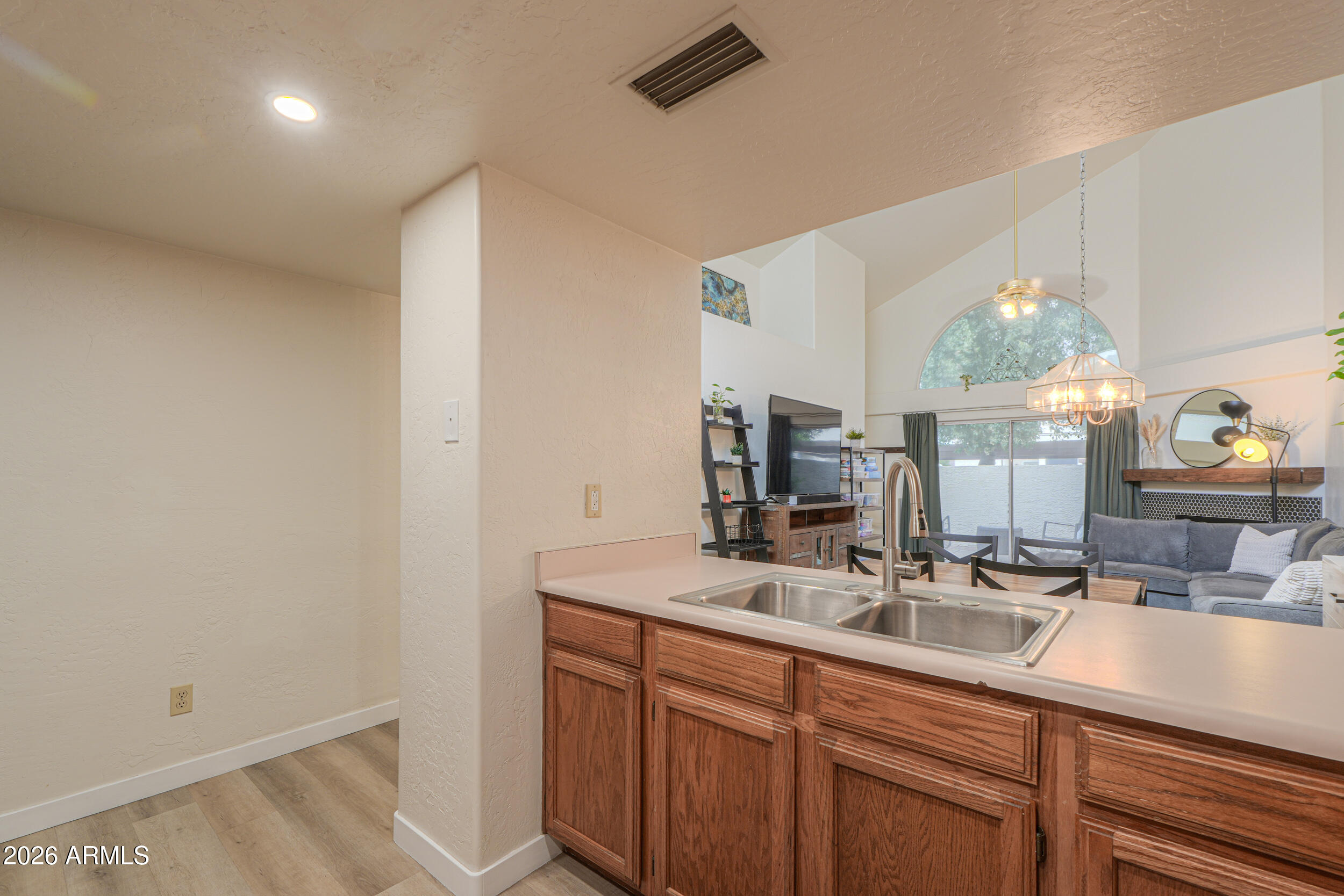 2100 W LEMON TREE Place 3
