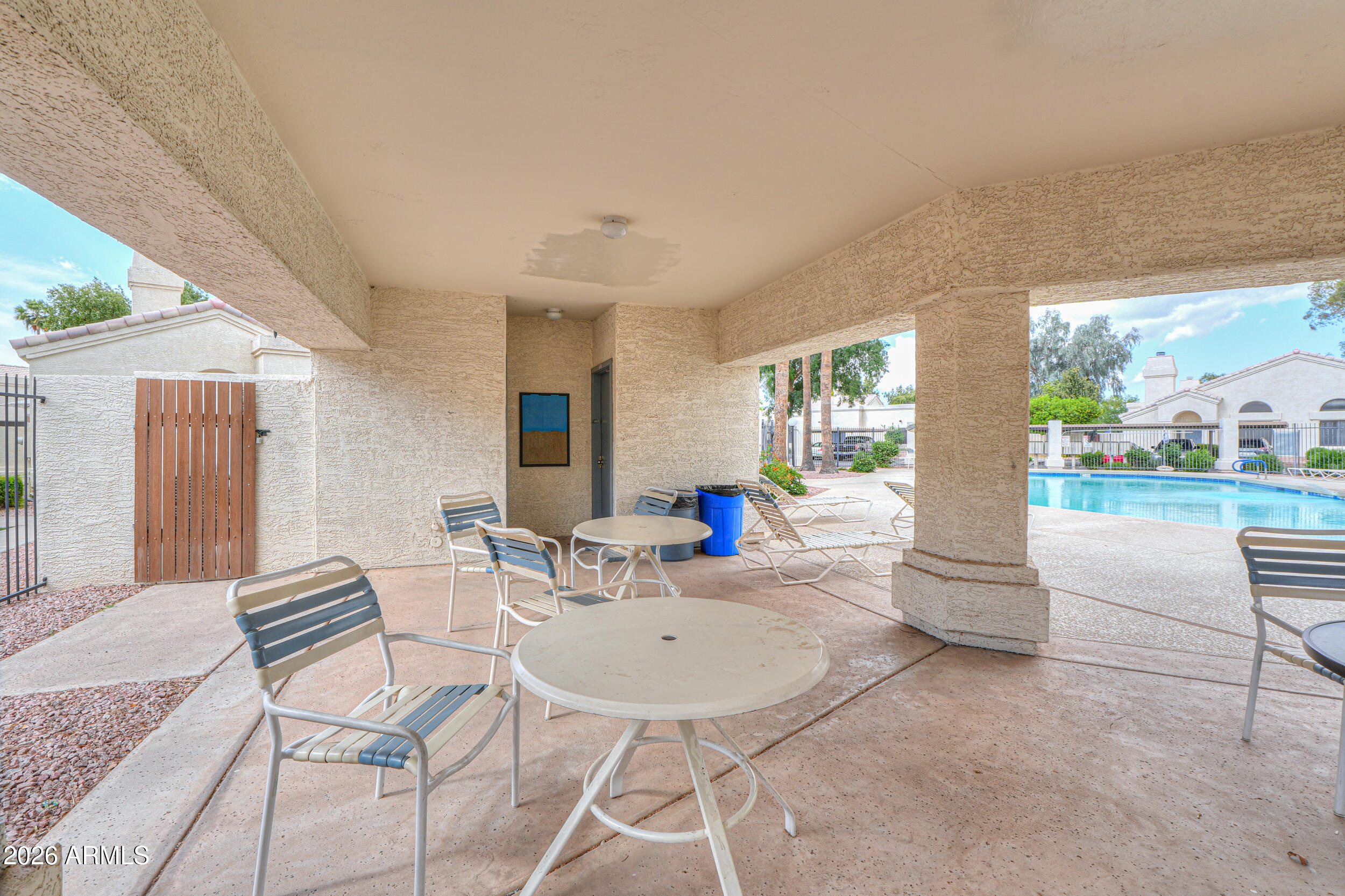 2100 W LEMON TREE Place 3