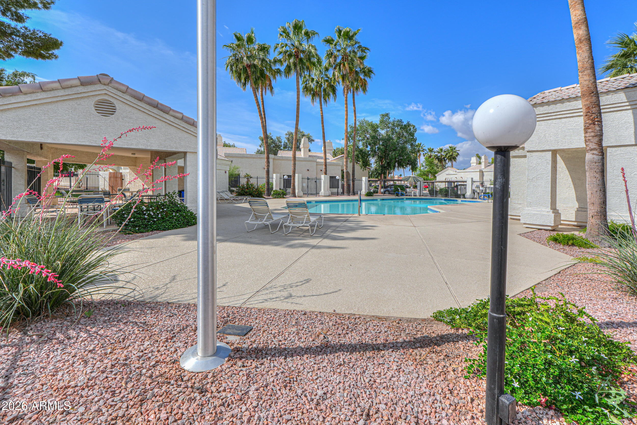 2100 W LEMON TREE Place 3
