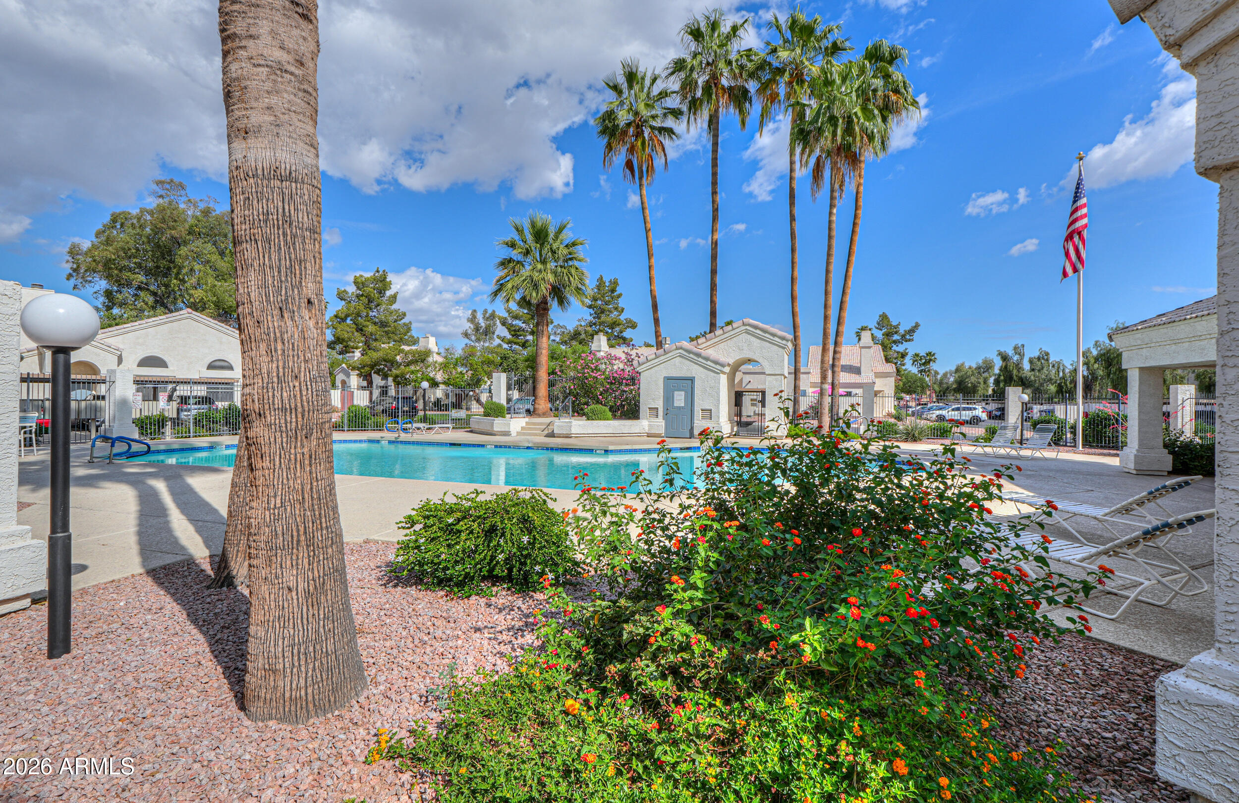 2100 W LEMON TREE Place 3