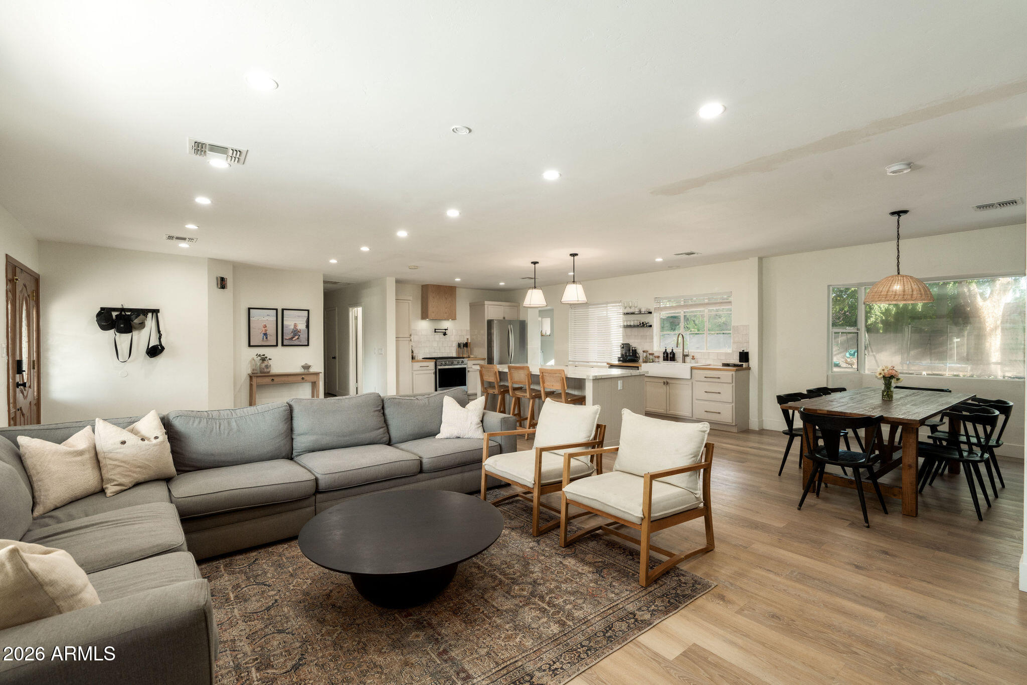 547 W ORANGEWOOD Avenue