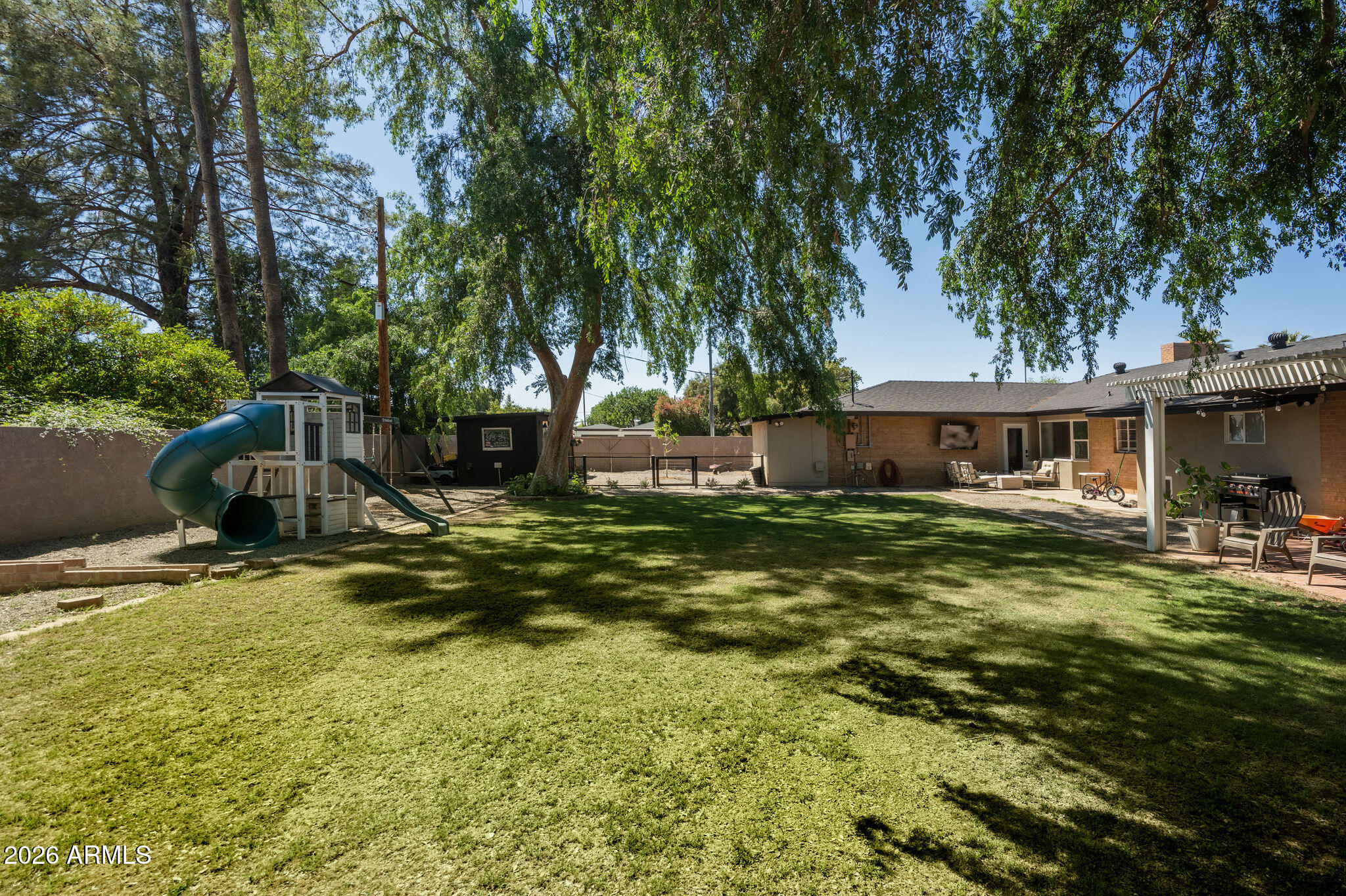 547 W ORANGEWOOD Avenue