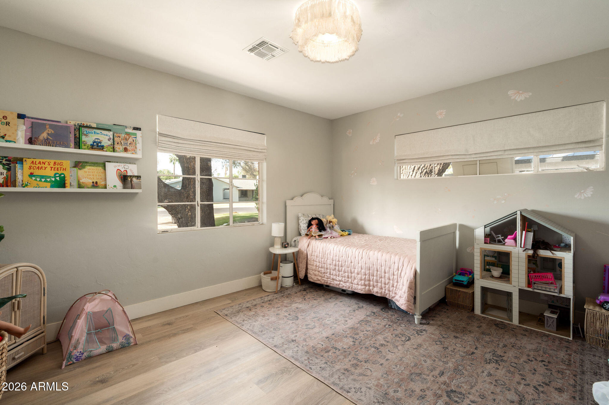 547 W ORANGEWOOD Avenue