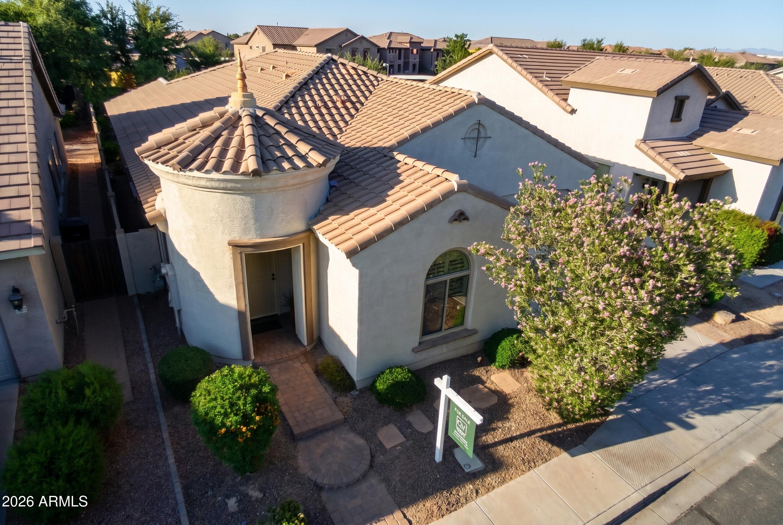 130 W HACKBERRY Drive