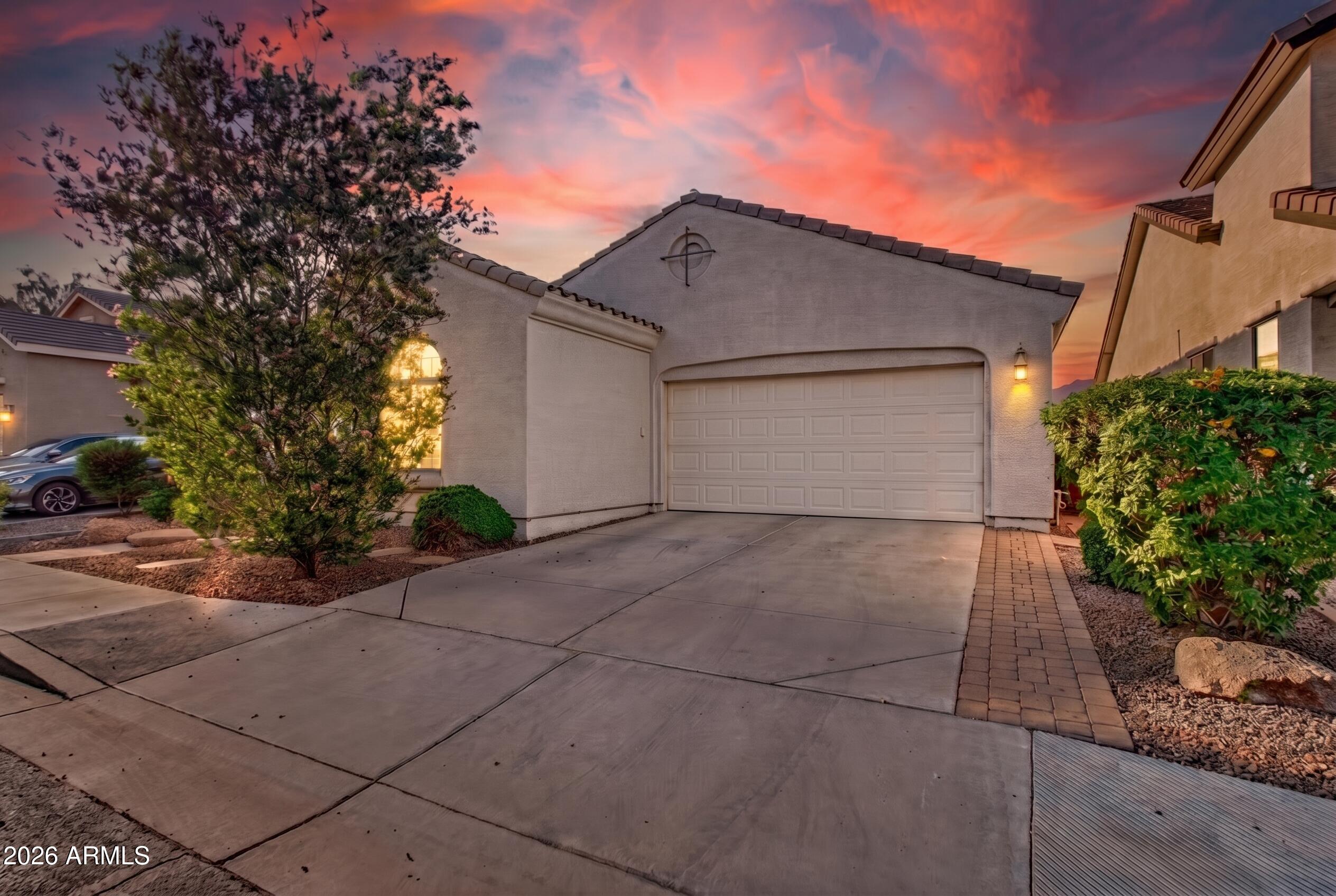 130 W HACKBERRY Drive