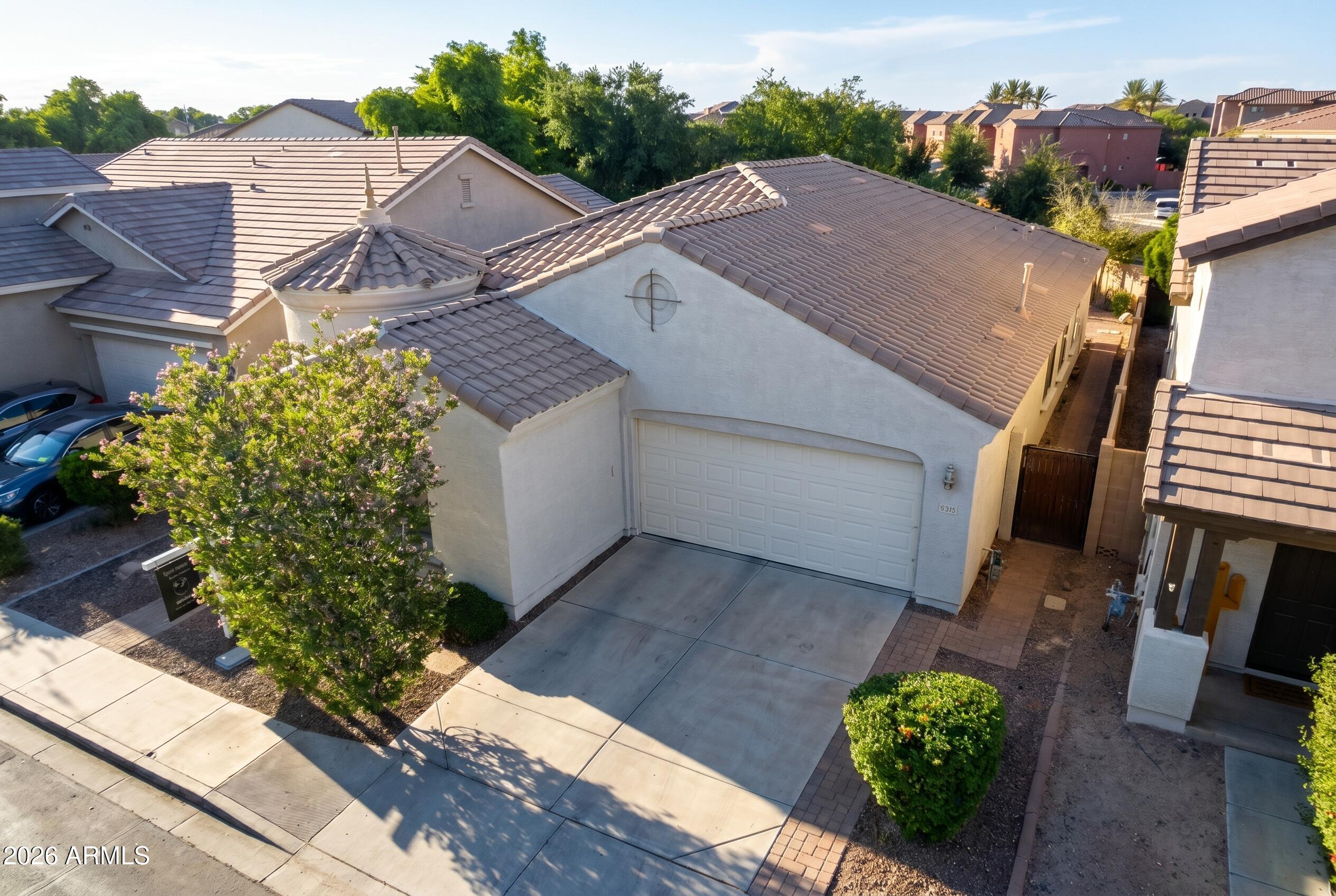130 W HACKBERRY Drive