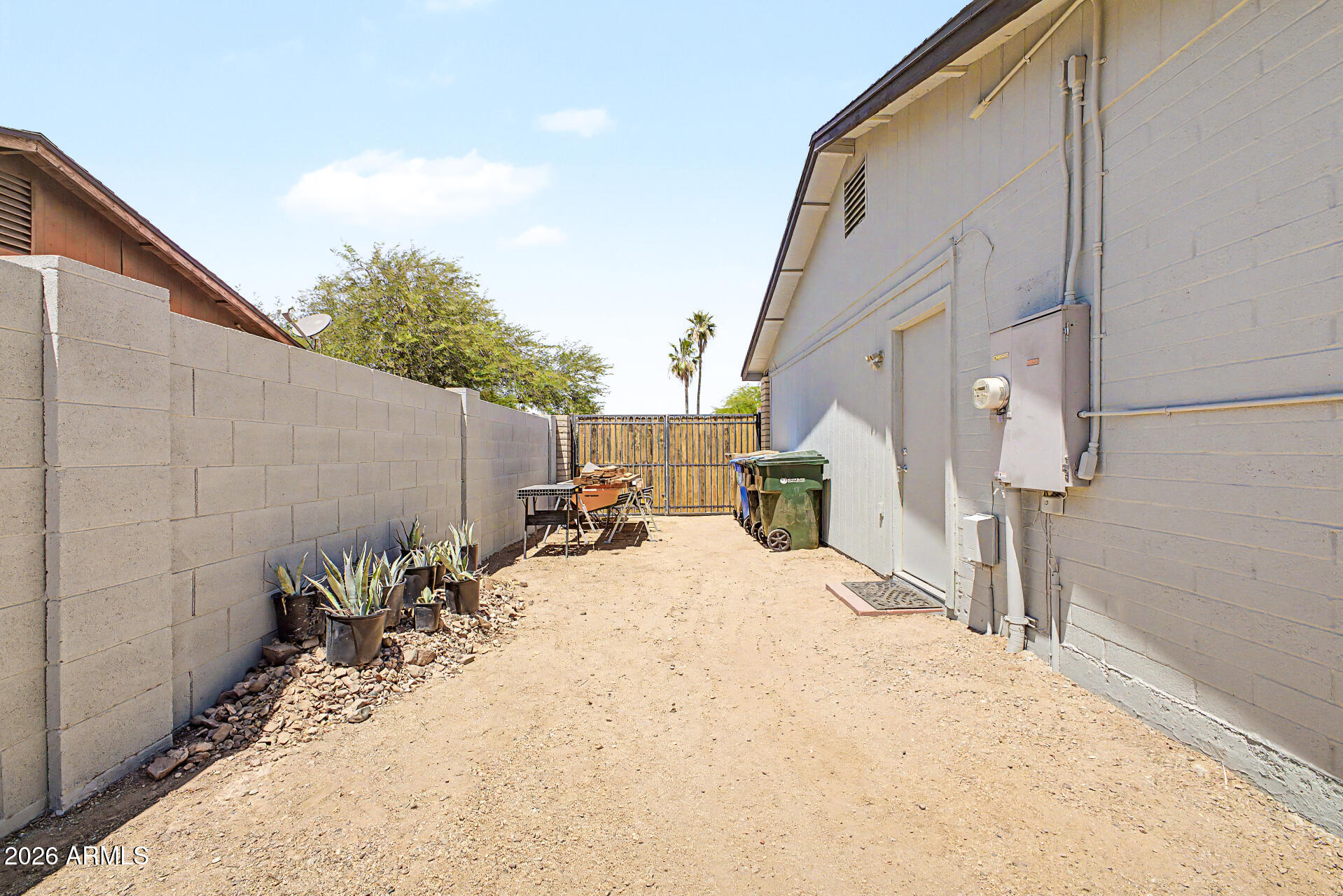 823 E Monte Cristo Avenue